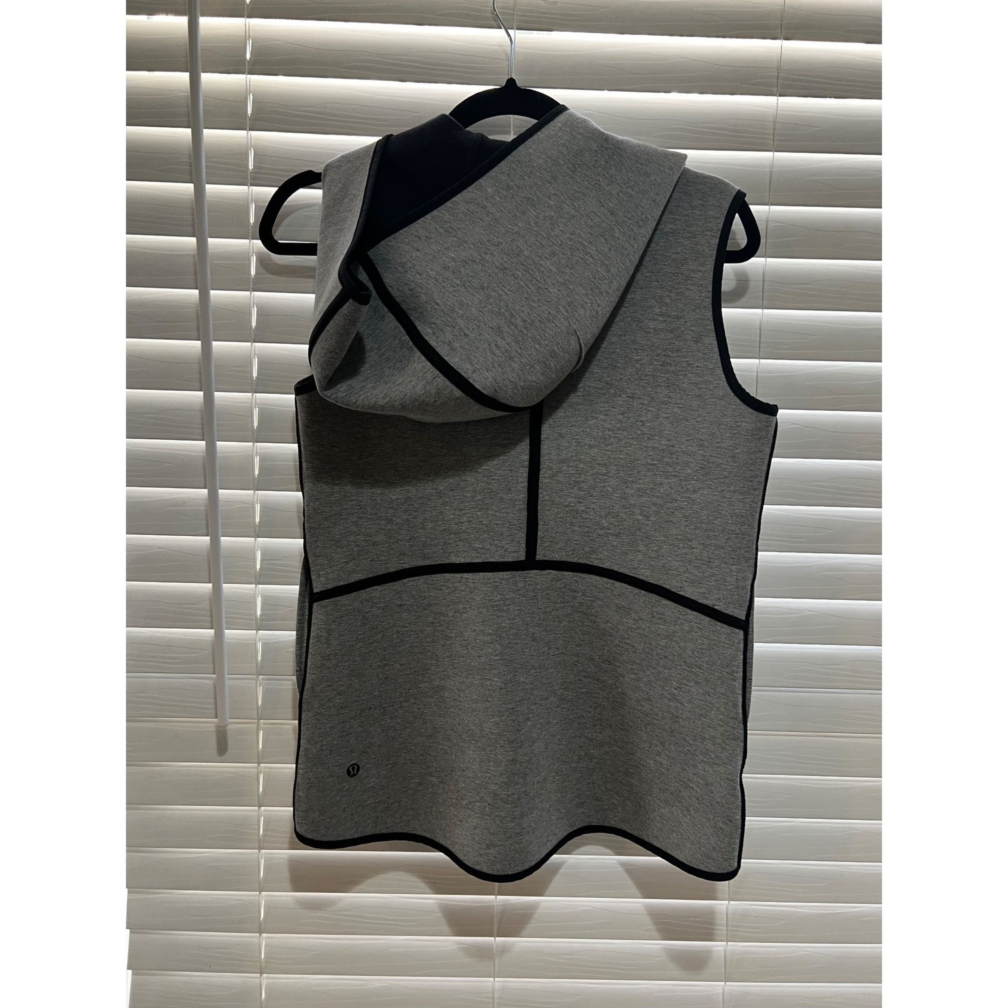 Lululemon Lululemon Women's Reversible Imsculpt Vest - Size 8 Size M / US 6-8 / IT 42-44 - 3 Thumbnail