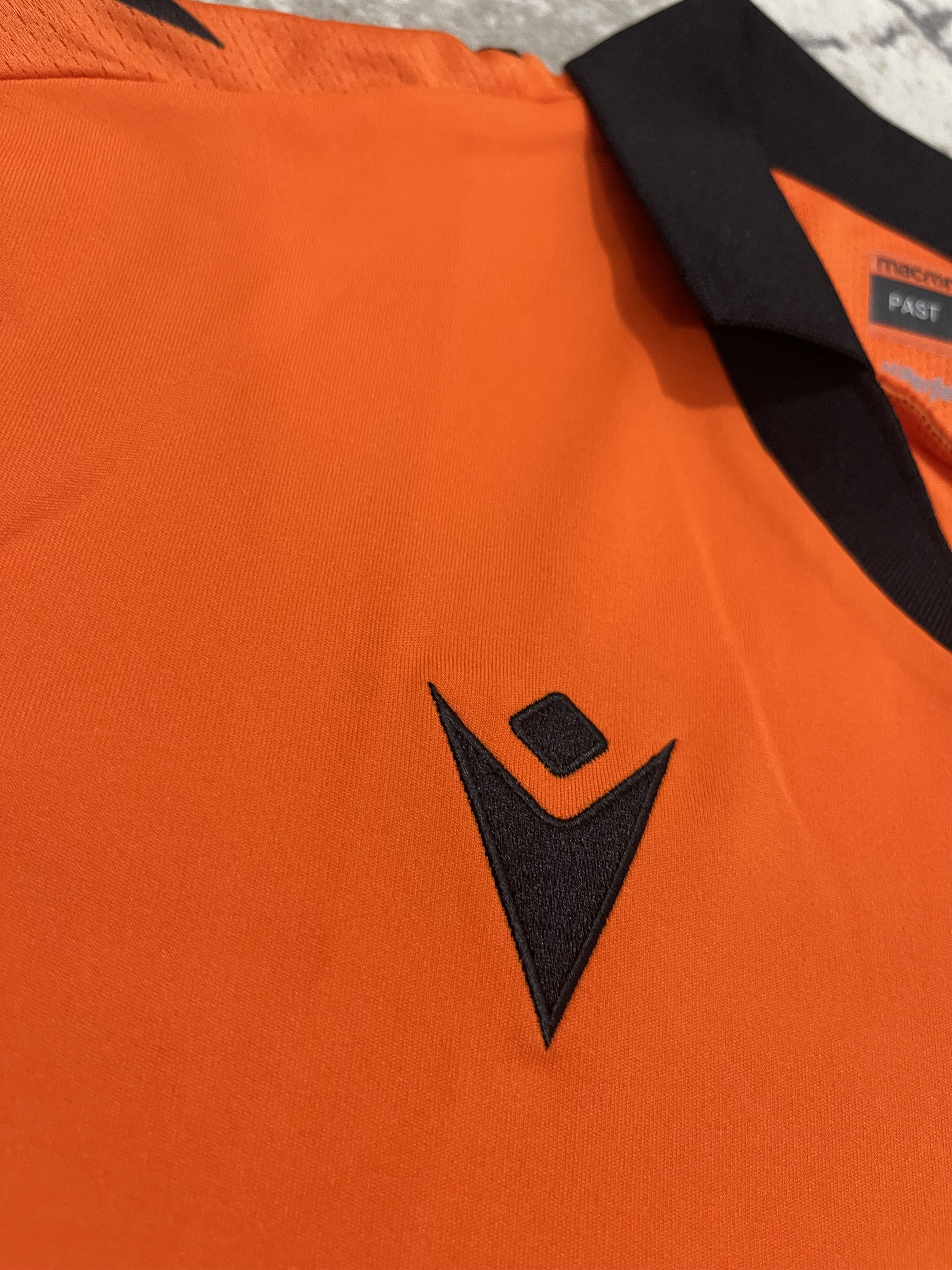 Macron Dundee United QuinnCasino Home Shirt XL Macron Size US XL / EU 56 / 4 - 9 Thumbnail