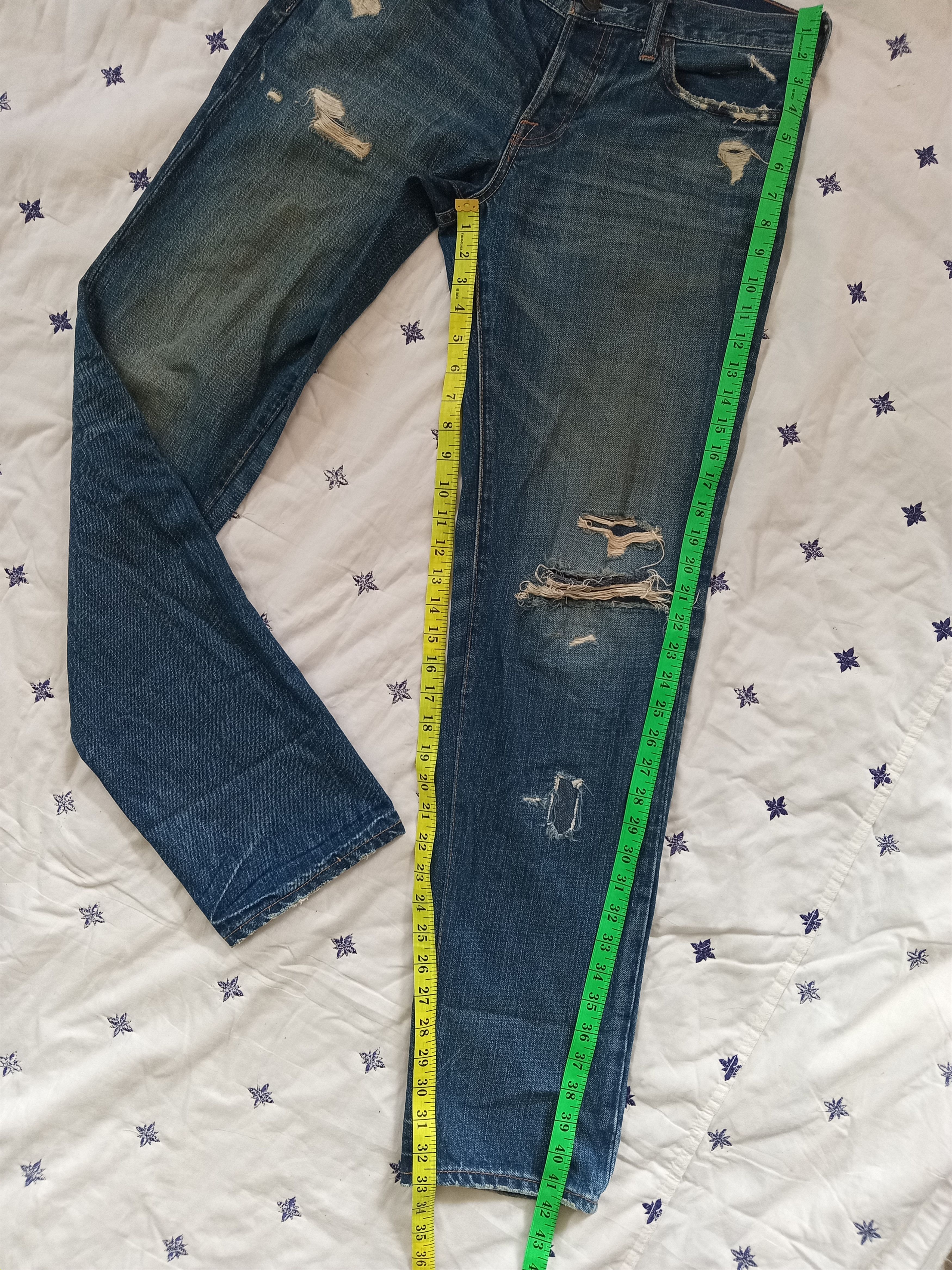 Abercrombie & Fitch × Japanese Brand A&F Classic Straight Ripped Distressed Jeans Pants Size US 32 / EU 48 - 3 Thumbnail