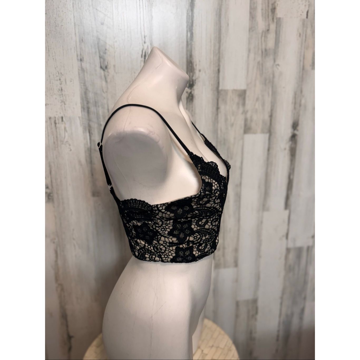 Other Luxxel Black Lace Cropped Bralette Top Size M Size M / US 6-8 / IT 42-44 - 7 Thumbnail