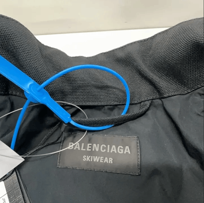 Balenciaga Balenciaga Oversized Ski Jacket 44EU Size US S / EU 44-46 / 1 - 6 Thumbnail