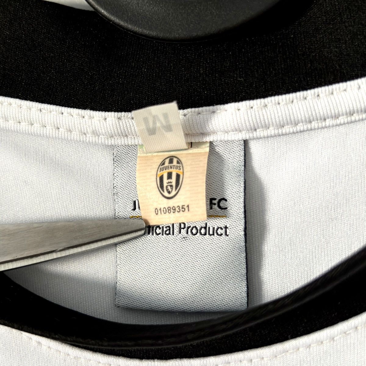 Vintage 2016 2017 Juventus Higuain Official Replica Soccer Jersey Size US M / EU 48-50 / 2 - 7 Thumbnail