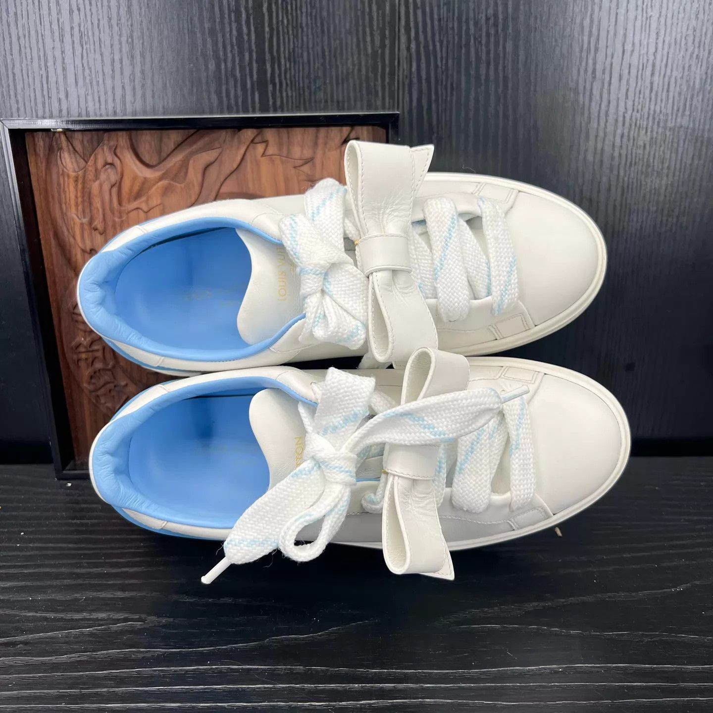 Louis Vuitton LV Time Out White & Blue Bow 35.5 Size US 5 / IT 35 - 6 Thumbnail