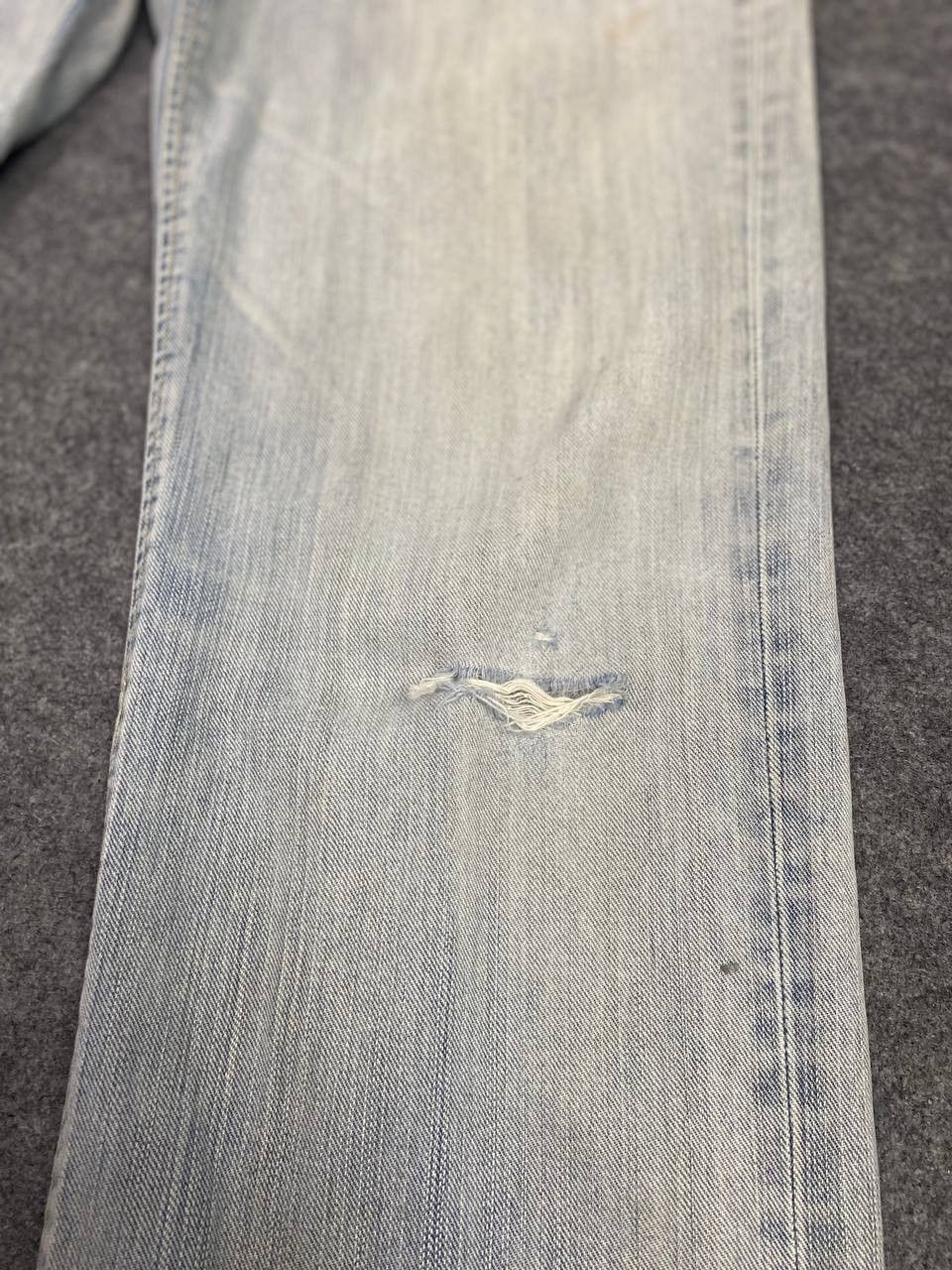 Wrangler vintage wrangler lightwash distressed denim Size US 33 - 13 Thumbnail