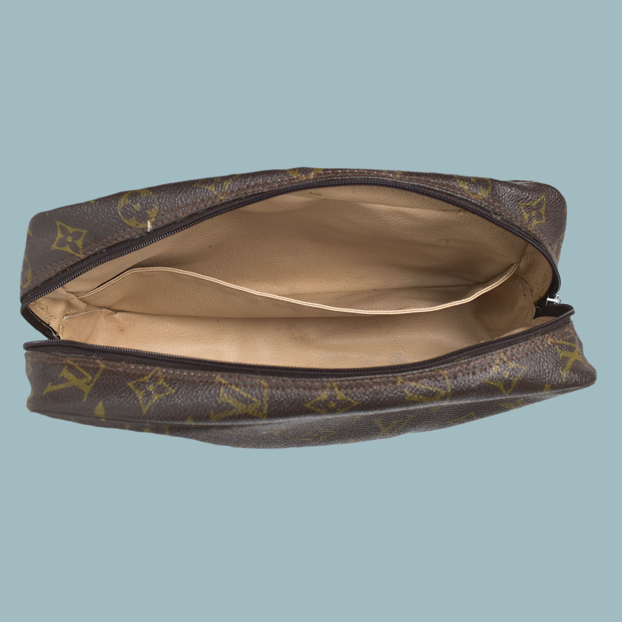 Louis Vuitton LOUIS VUITTON MONOGRAM LEATHER CLUTCH COSMETIC TOILETRY BAG Size ONE SIZE - 6 Thumbnail