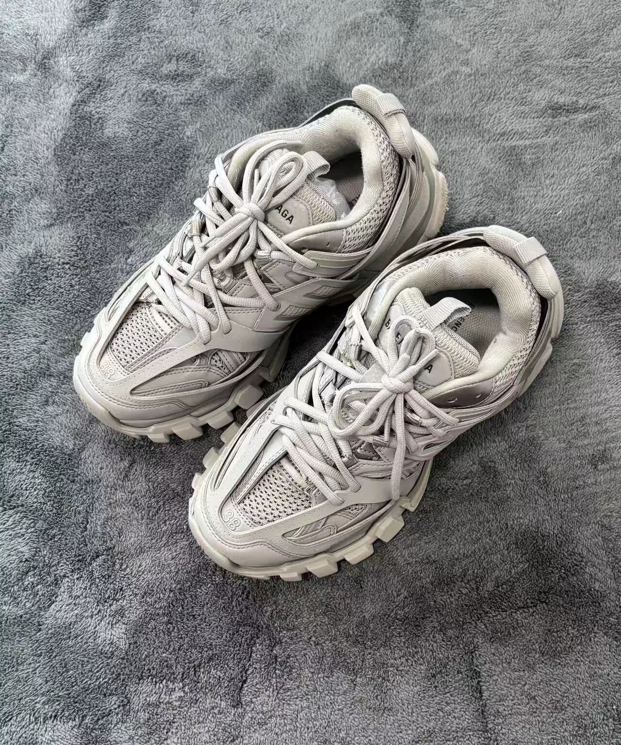 Balenciaga Balenciaga White Lowtop Sneakers 38 Men Size US 6 / EU 39 - 1 Thumbnail