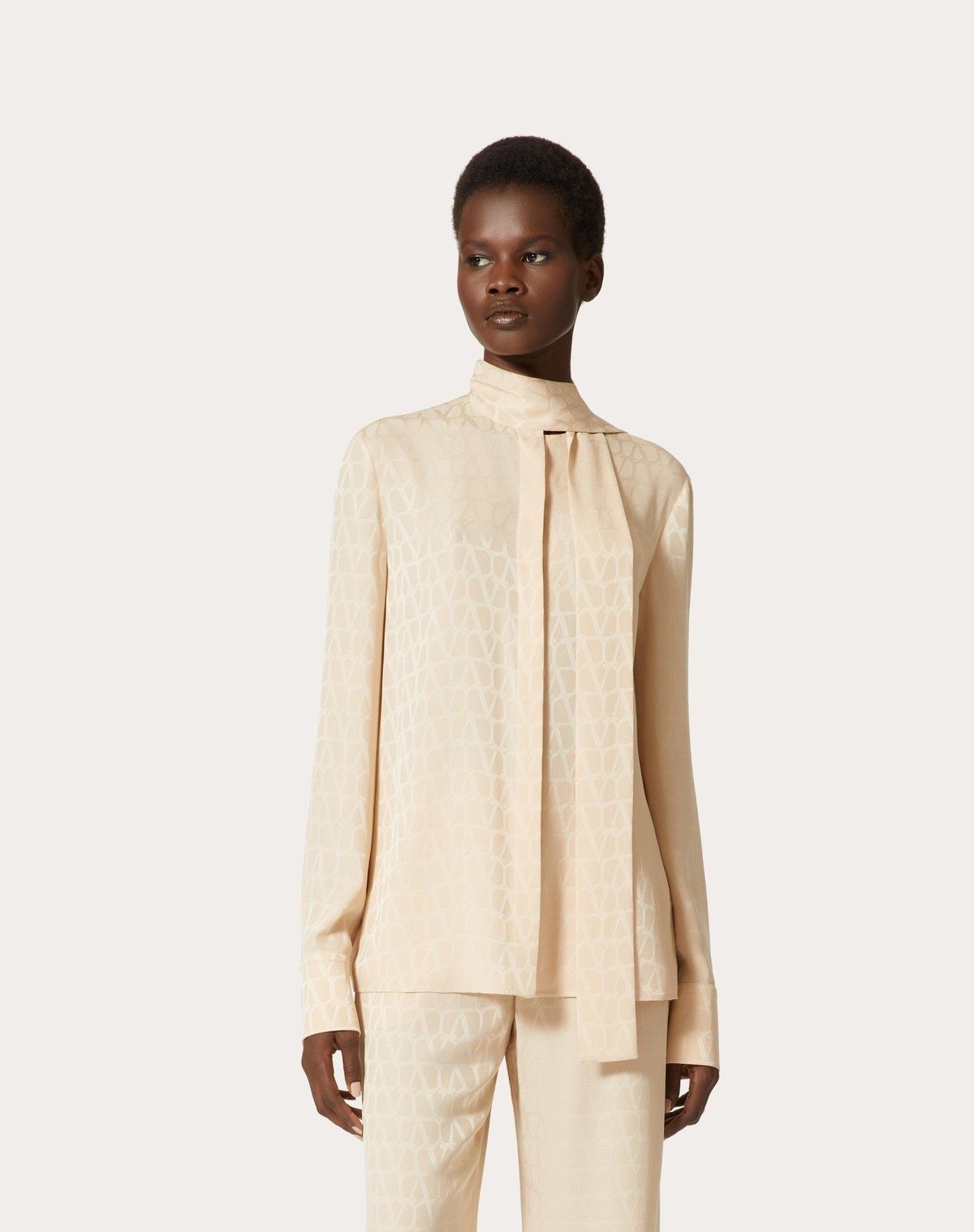 Valentino o1s1wg110525 Toile Iconographe Silk Jacquard Blouse in Beige Size XS / US 0-2 / IT 36-38 - 4 Thumbnail