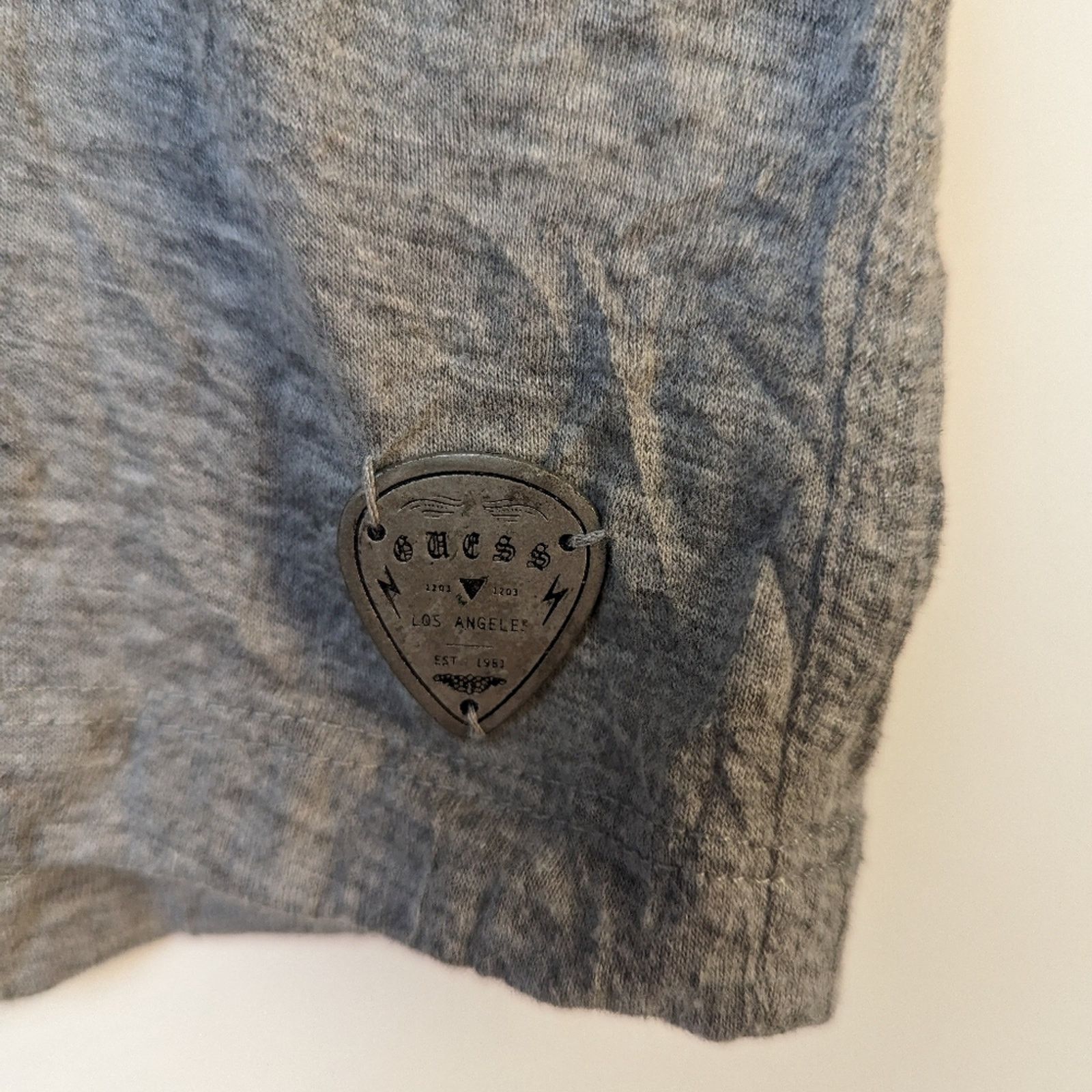 Guess Guess Distressed Grey Tee Shirt / Medium Size M / US 6-8 / IT 42-44 - 2 Thumbnail