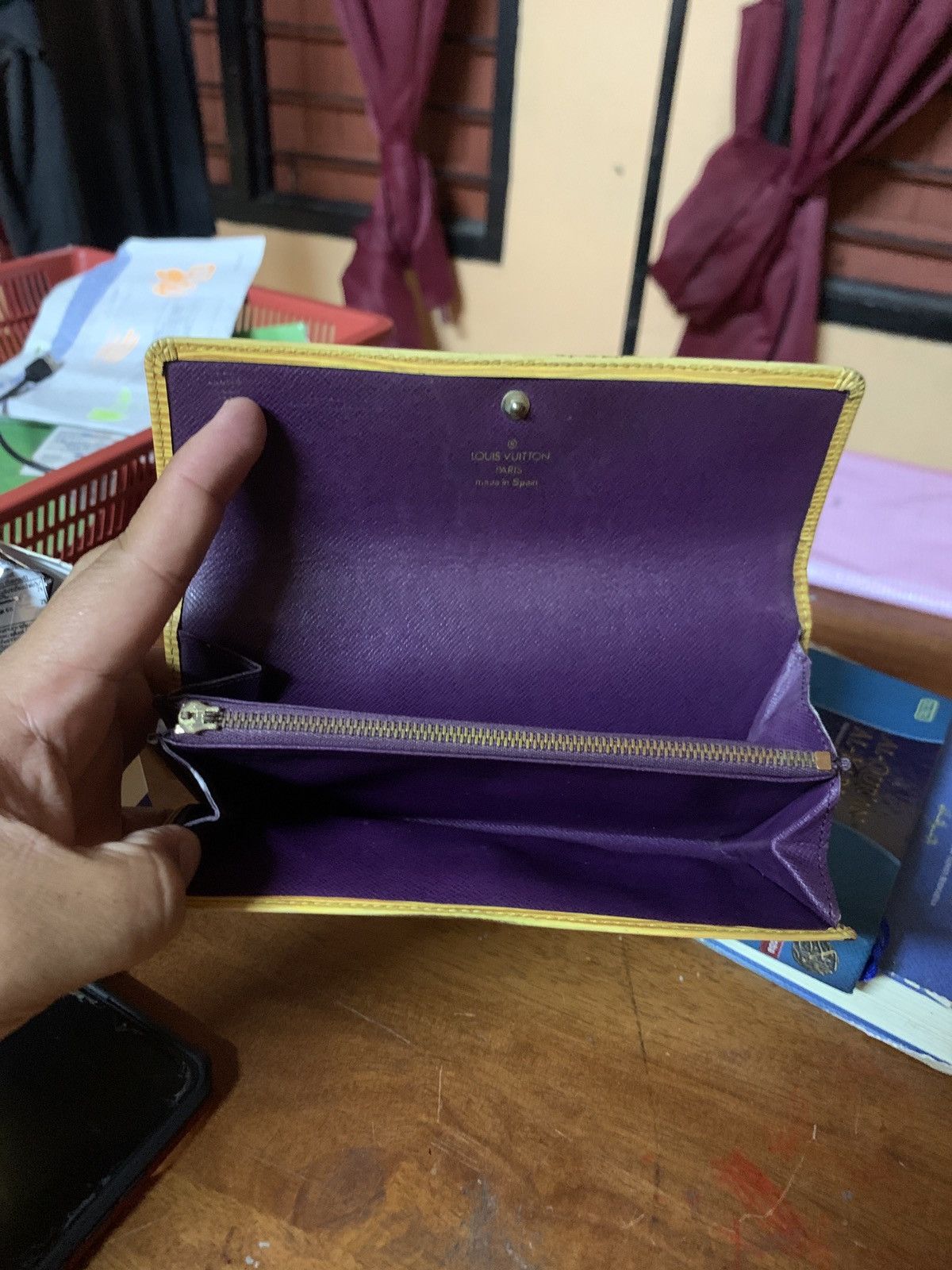 Louis Vuitton EPI Wallet Louis Vuitton Size ONE SIZE - 5 Thumbnail