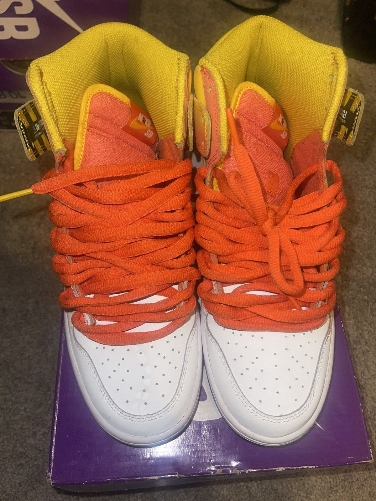 Nike Nike SB Dunk High Sweet Tooth Candy Corn Size US 9.5 / EU 42-43 - 6 Thumbnail
