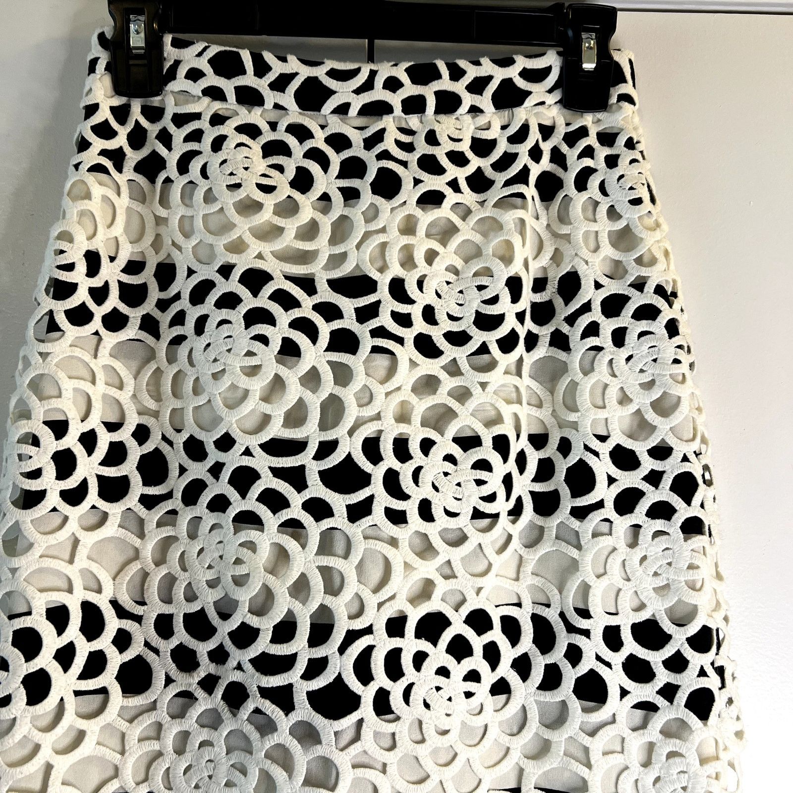 A.L.C. A.L.C. Della Lace Overlay Pencil Skirt Size 0 Size 25" / US 0 / IT 36 - 3 Thumbnail