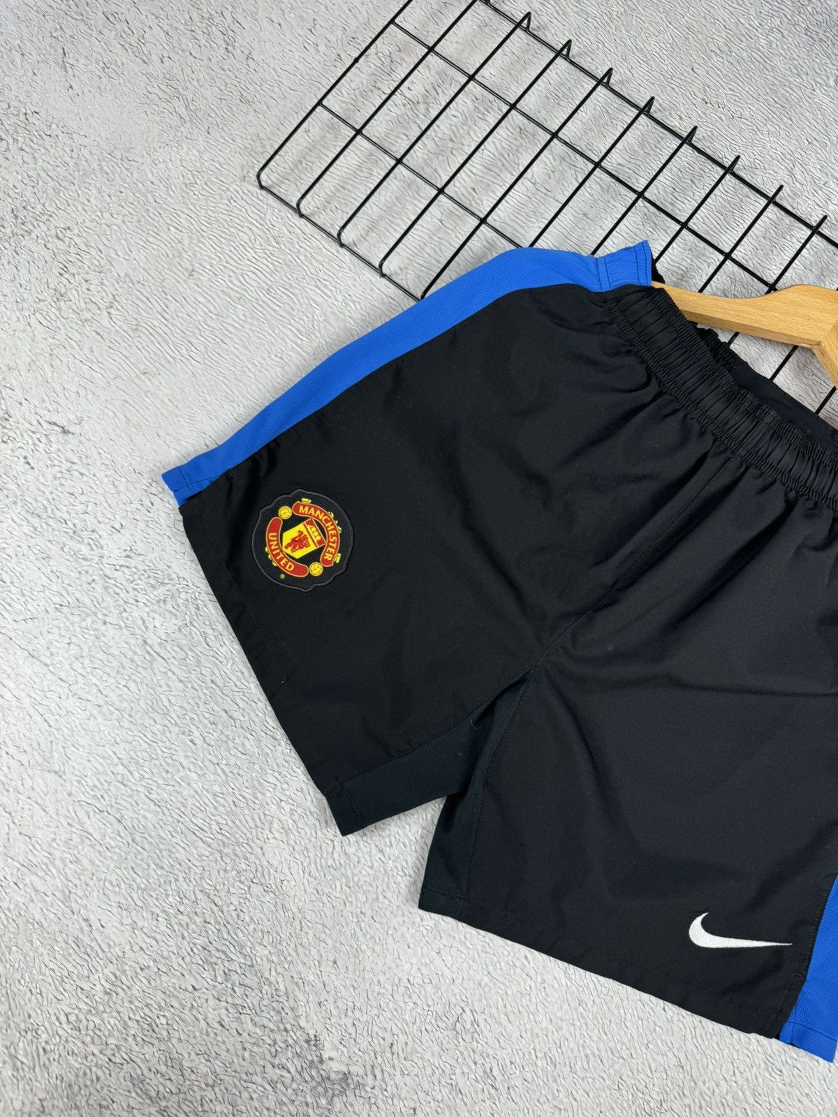Nike × Vintage Vintage Manchester United Nike Drill Shorts y2k Blokcore S Size US 31 - 3 Thumbnail