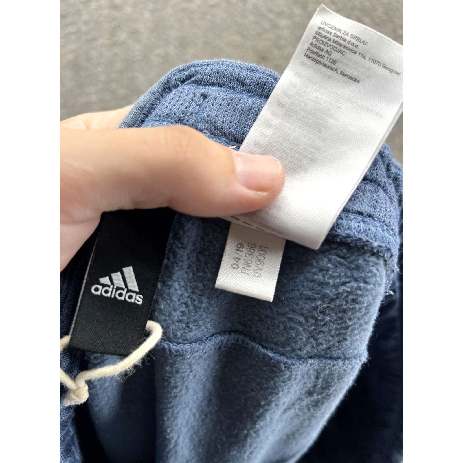 Adidas Adidas Sweat Shorts Mens XL Blue Navy Fleece Elastic Waist 8 Inseam Athletic Shorts Colorblock Pockets Casual Sportswear Size US 36 / EU 52 - 4 Thumbnail