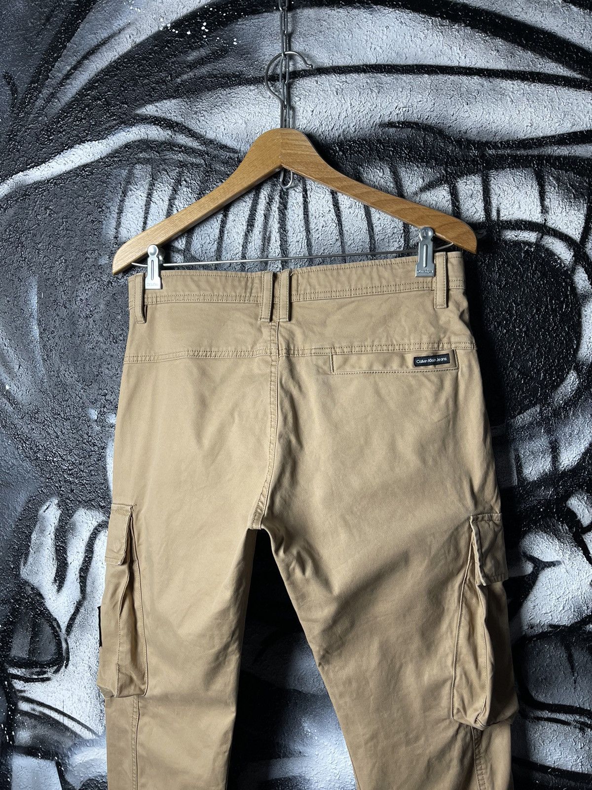 Calvin Klein Calvin Klein Skinny Fit Patch Logo Cargo Pants Size W30 Size US 30 / EU 46 - 7 Thumbnail