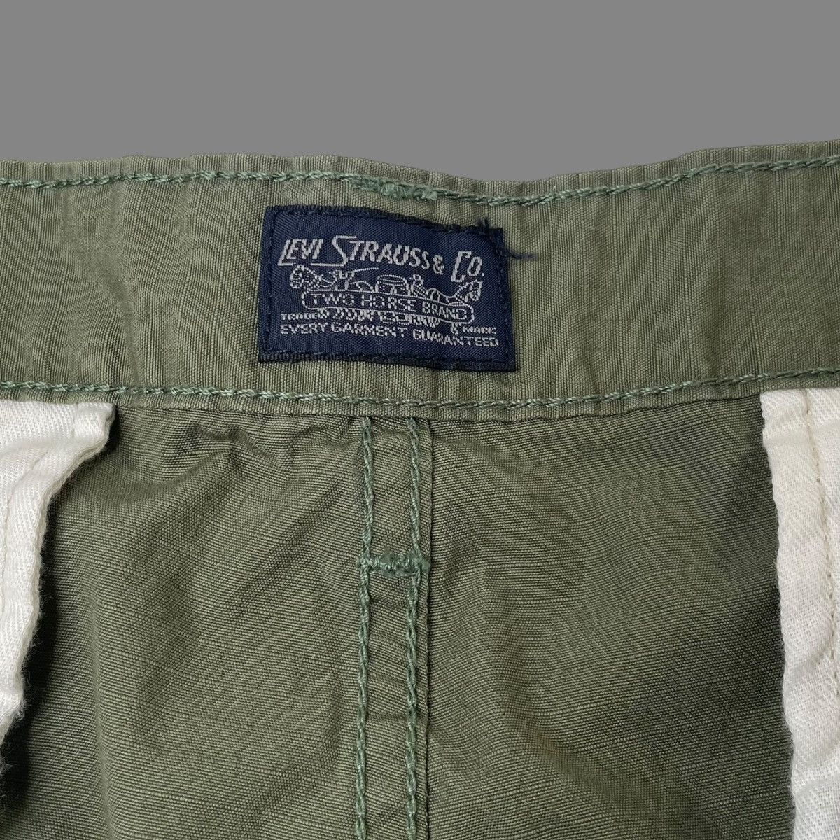 Levi's × Vintage Vintage 90s Levi’s cargo shorts Size US 38 / EU 54 - 5 Thumbnail