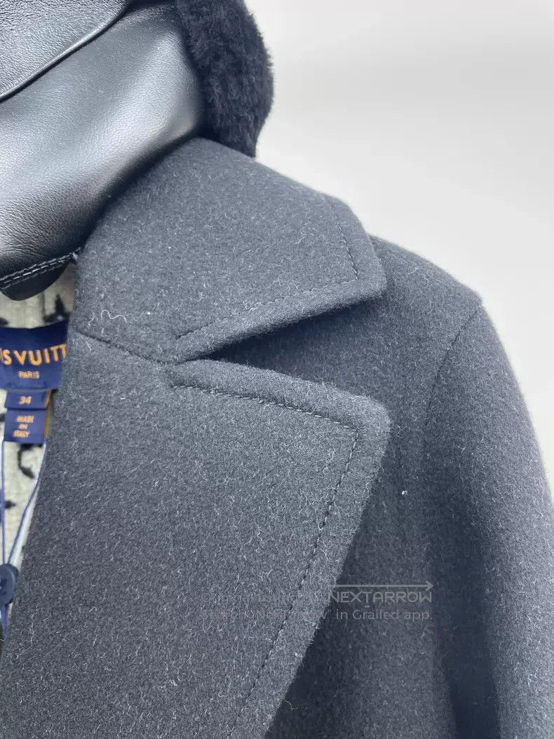 Louis Vuitton Louis Vuitton 24 style black fur collar lace-up coat Size XXS / US 00 / IT 34 - 4 Thumbnail