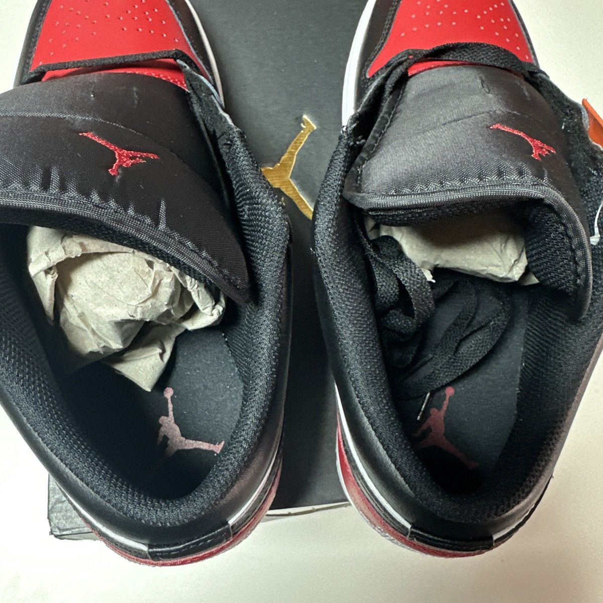 Nike New 553558-161 Mens Air Jordan Retro 1 Low Bred Toe 2.0 Size US 10 / EU 43 - 8 Thumbnail