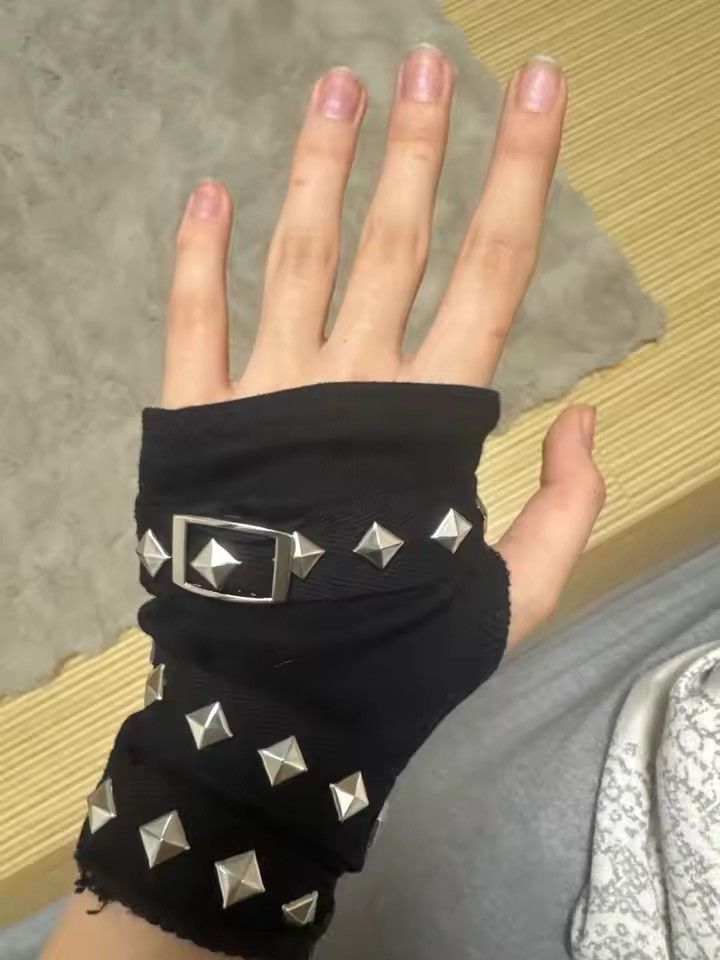 Jewelry Black Rivet Chain Gloves Size ONE SIZE - 4 Thumbnail