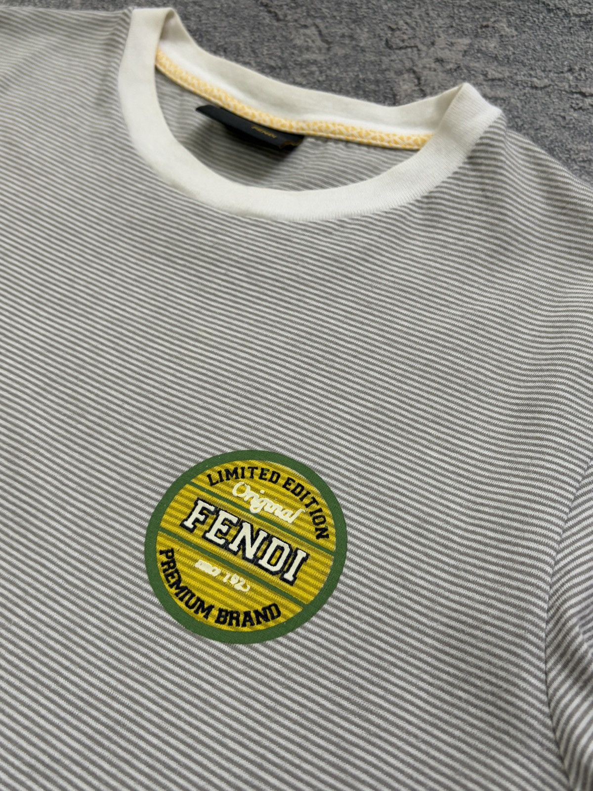 Fendi Fendi Kids Striped Logo Patch T-Shirt Gray White Size 12+ Size XS / US 0-2 / IT 36-38 - 3 Thumbnail