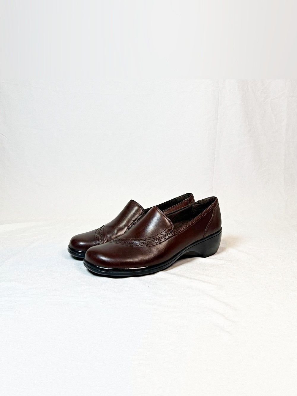 Clarks Clarks Womens Brown Leather Slip-on Loafers~8~ Size US 8 / IT 38 - 1 Thumbnail