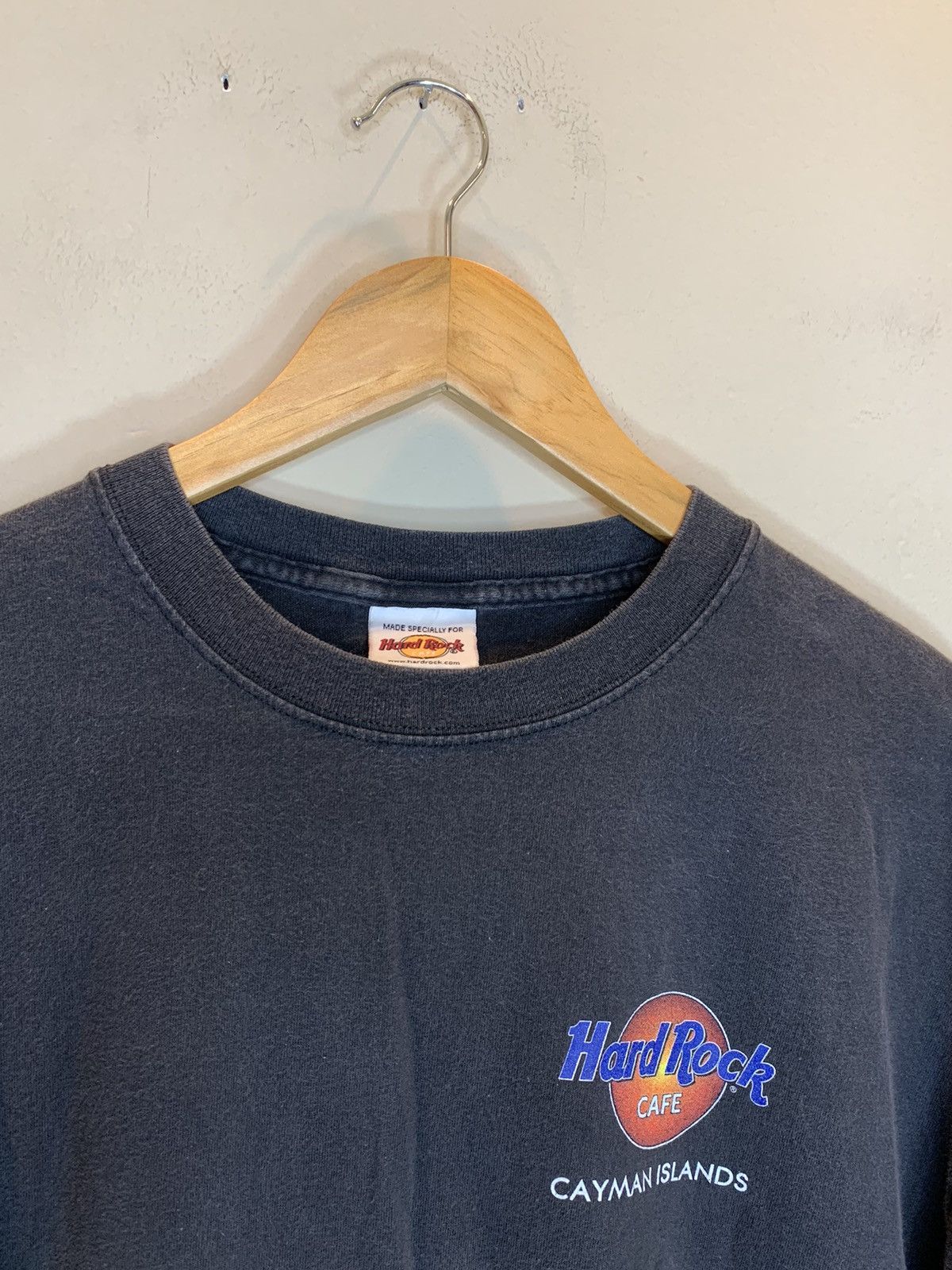 Hard Rock Cafe RARE Vintage Hard Rock Cafe Cayman Islands EagleGuitar Shirt Size US L / EU 52-54 / 3 - 4 Thumbnail