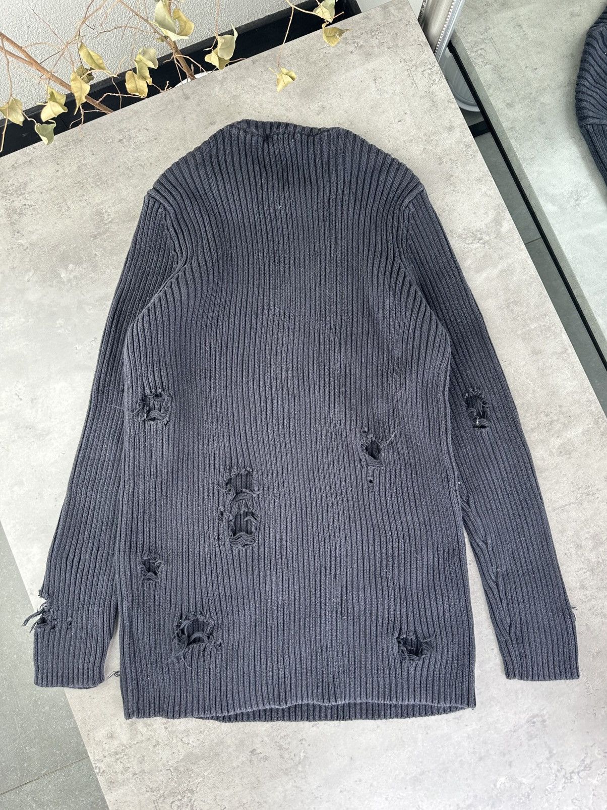 Japanese Brand H&M Distressed Sweater Size US XS / EU 42 / 0 - 8 Thumbnail