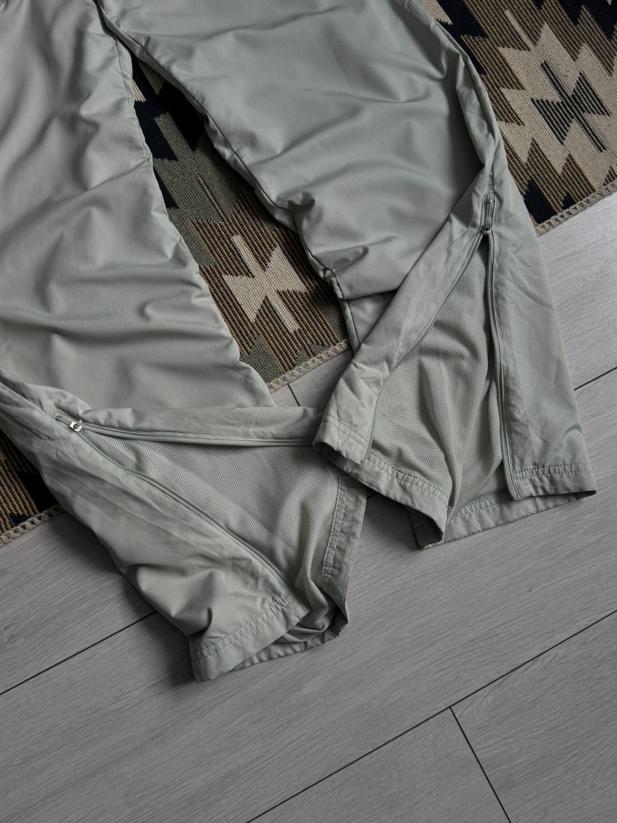 Nike Vintage Nike Nylon Baggy Y2K Pants Size 28" / US 6 / IT 42 - 8 Thumbnail