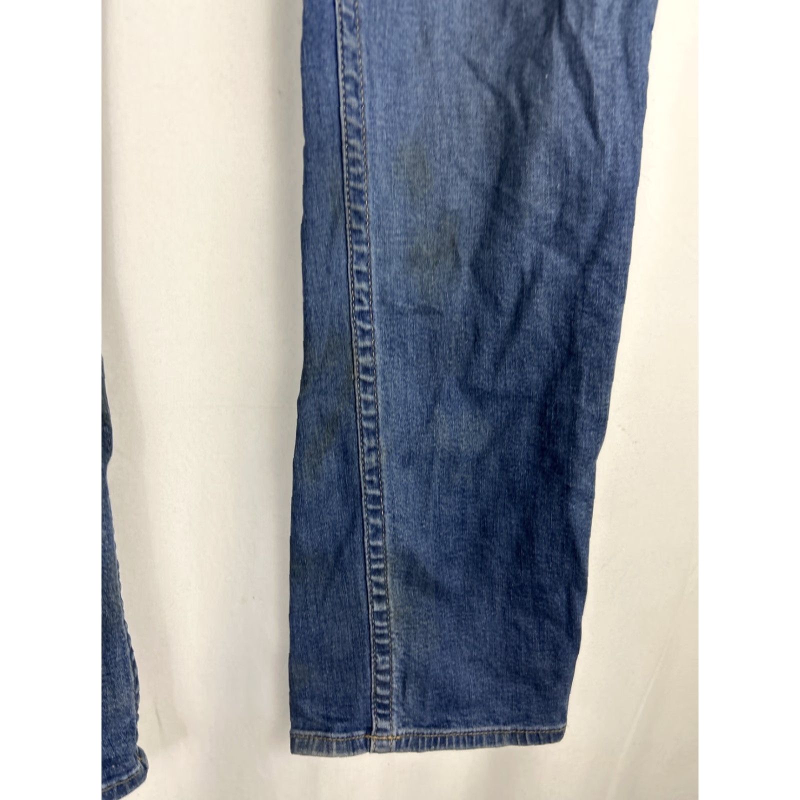 True Religion VINTAGE True Religion Ricky Relaxed Mens Jeans 40x32 Medium Wash Stains Straight Leg Size US 40 / EU 56 - 4 Thumbnail