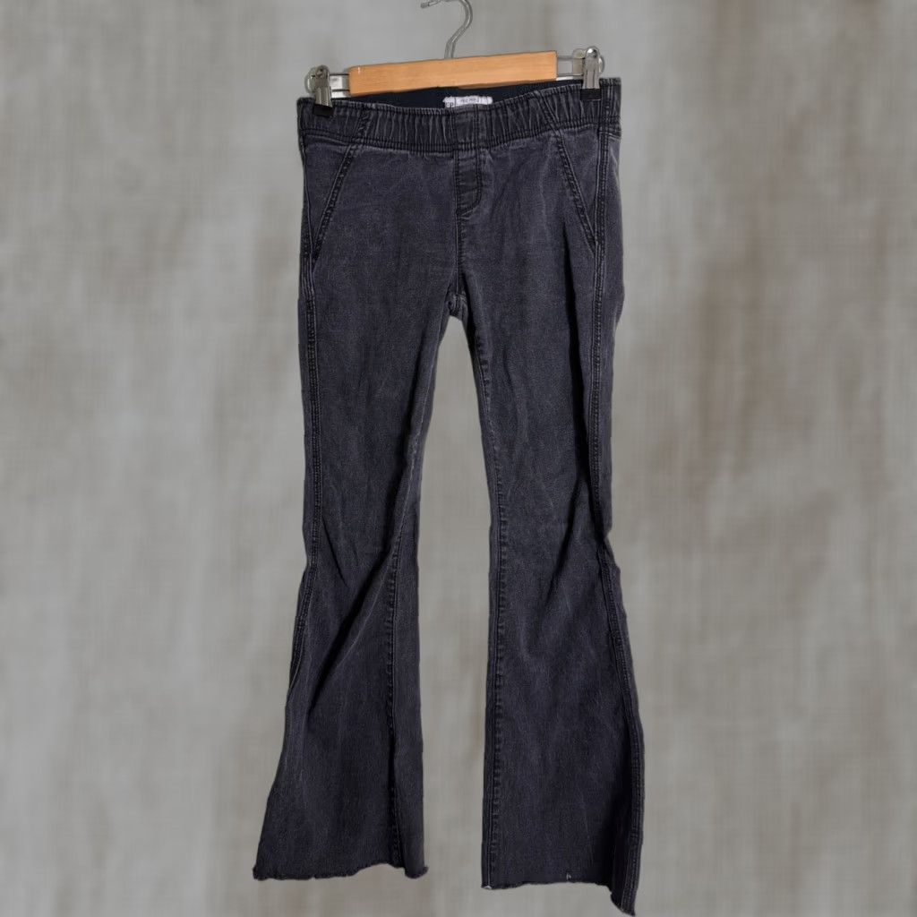 Free People Free People Jeans Black Denim Flare Pull on 29x28 Raw Hem Women Size 29" - 1 Thumbnail