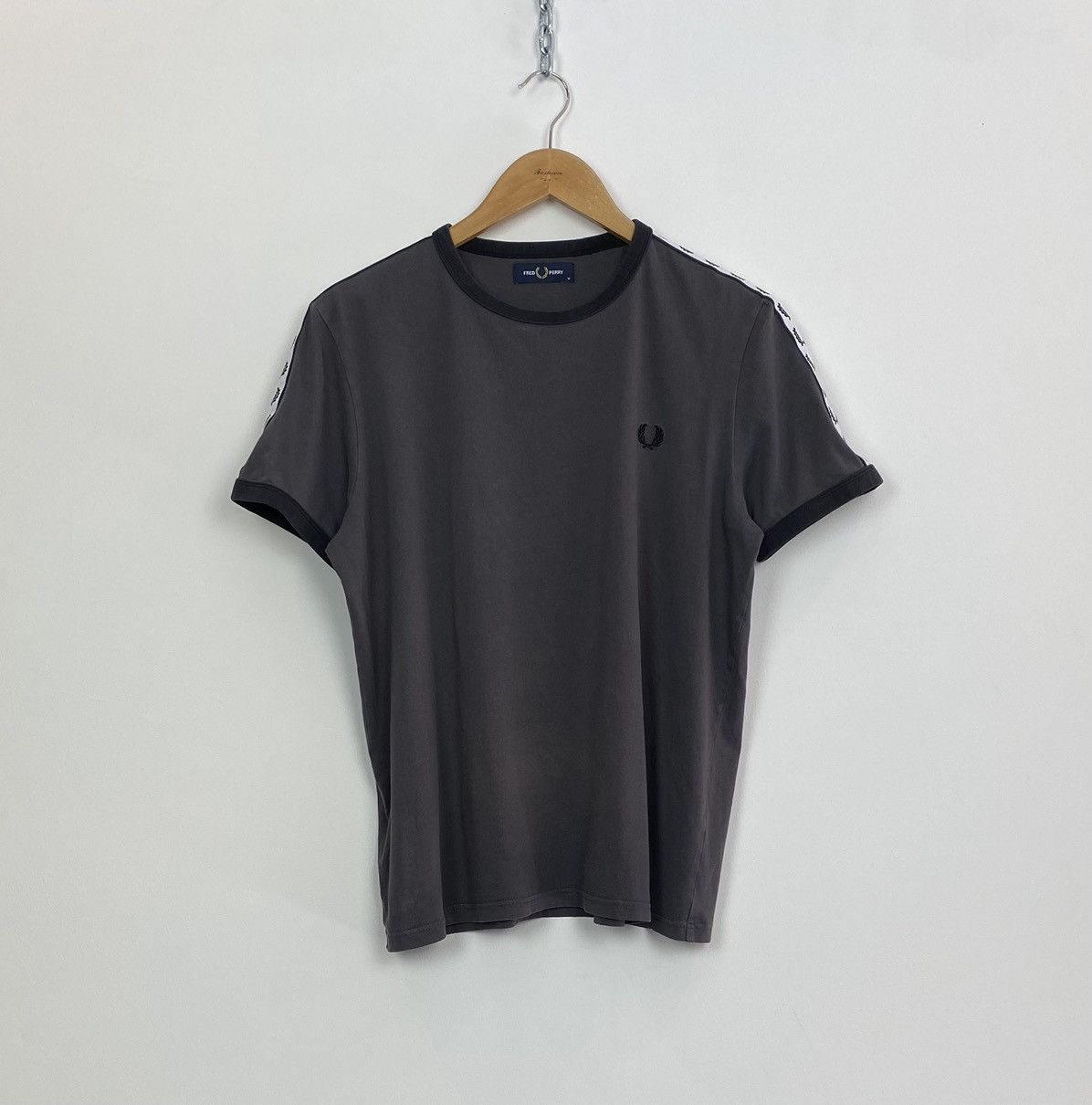 Fred Perry Fred Perry Round Neck Short Sleeve T-shirt Size Medium Grey Size US M / EU 48-50 / 2 - 1 Thumbnail