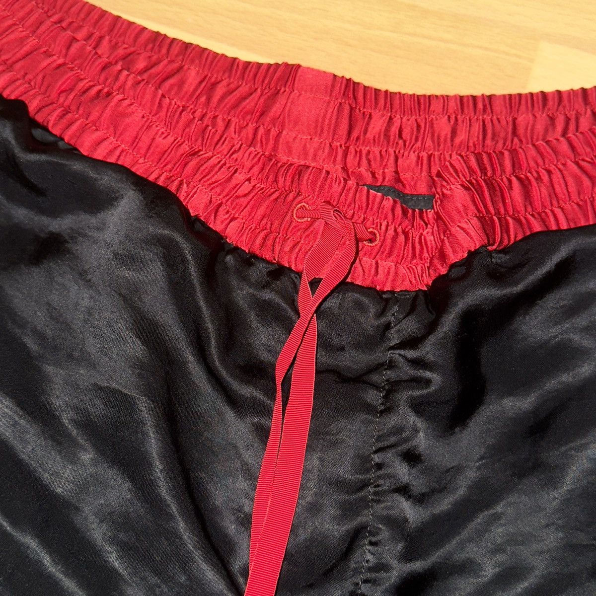 Gucci Gucci Logo Tape Satin Shorts Black/Red Size US 31 - 5 Thumbnail