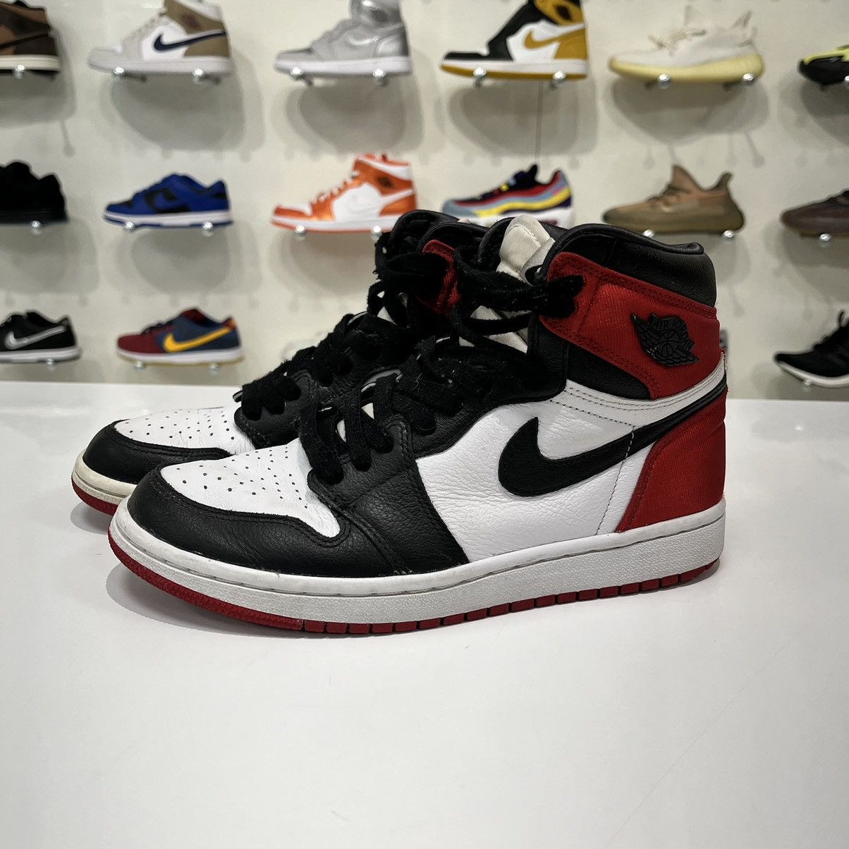 Nike Air Jordan 1 Retro High Satin Black Toe (W) Size US 7.5 / IT 37.5 - 2 Thumbnail