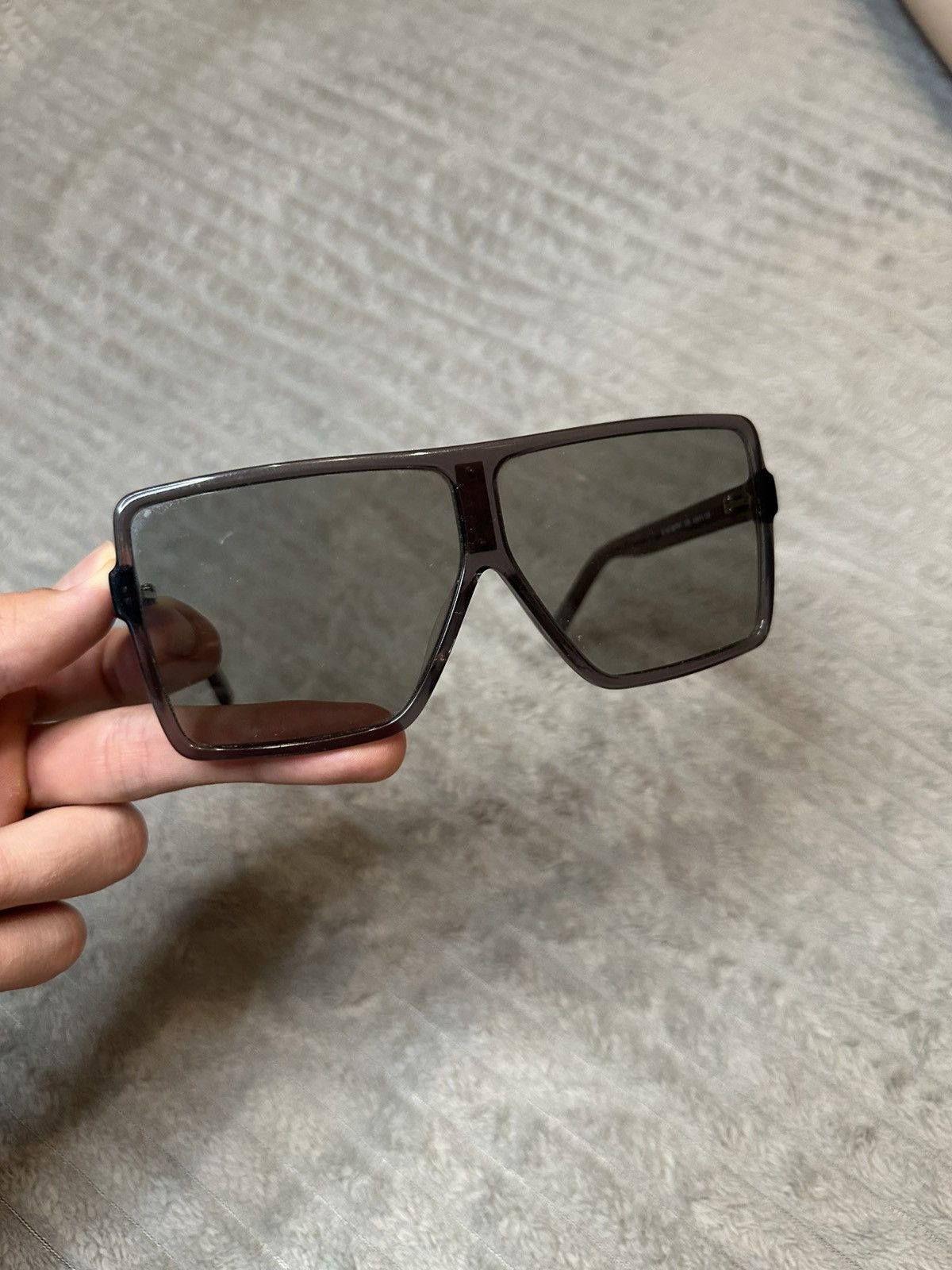 Saint Laurent Paris Saint Laurent Black SL 183 Betty 005 Women/Men Sunglasses Size ONE SIZE - 1 Thumbnail