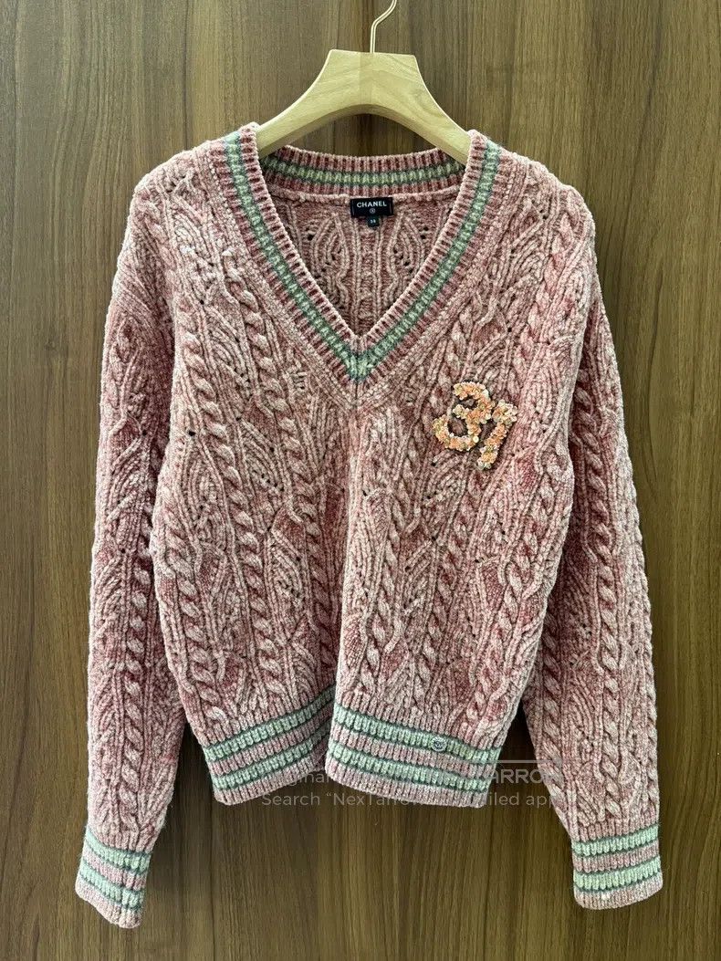 Chanel Chanel Pink V-neck knitted sweater Size XS / US 0-2 / IT 36-38 - 1 Thumbnail