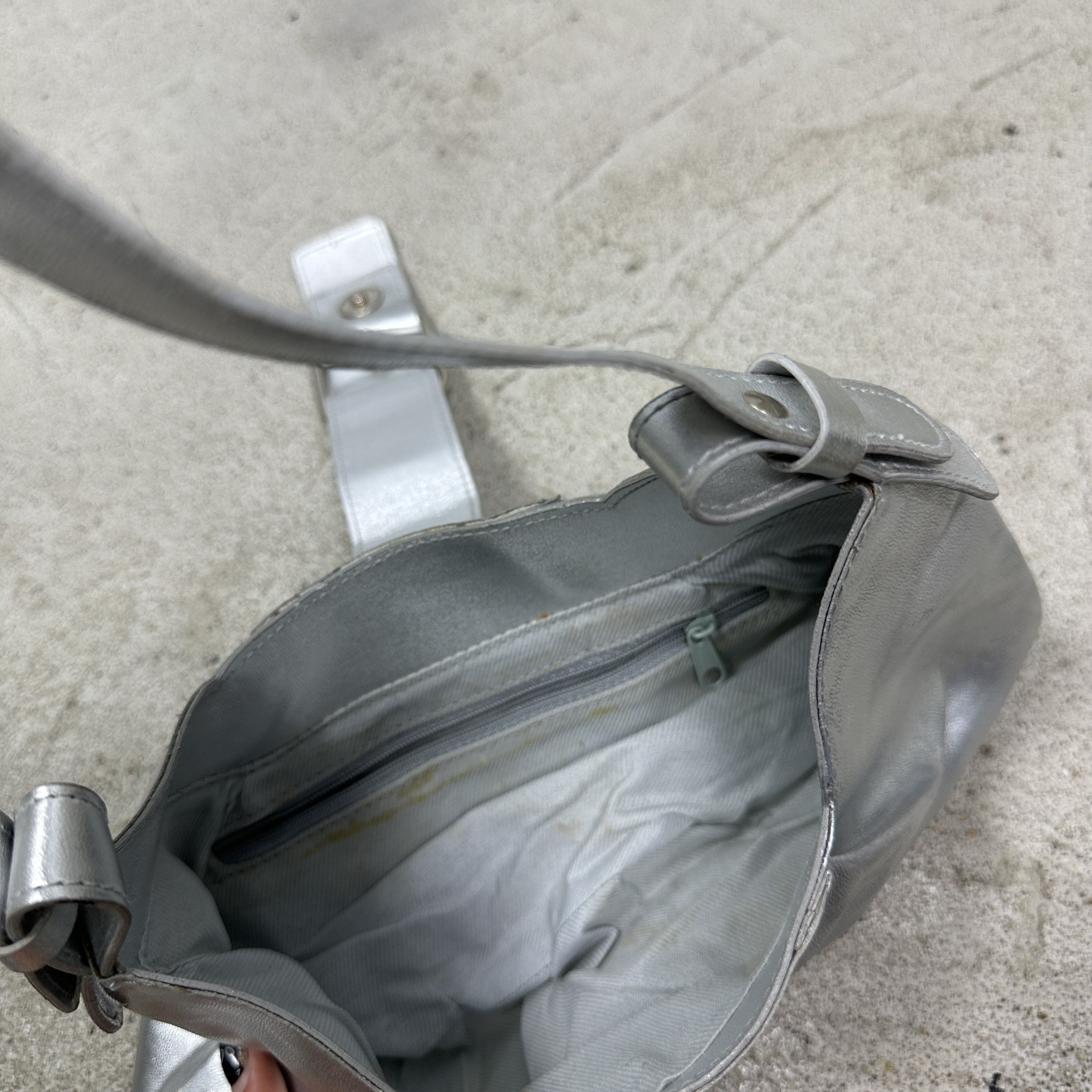 Vintage Vintage Casual Streetwear Silver Chrome Baguette Bag Y2K Size ONE SIZE - 7 Thumbnail