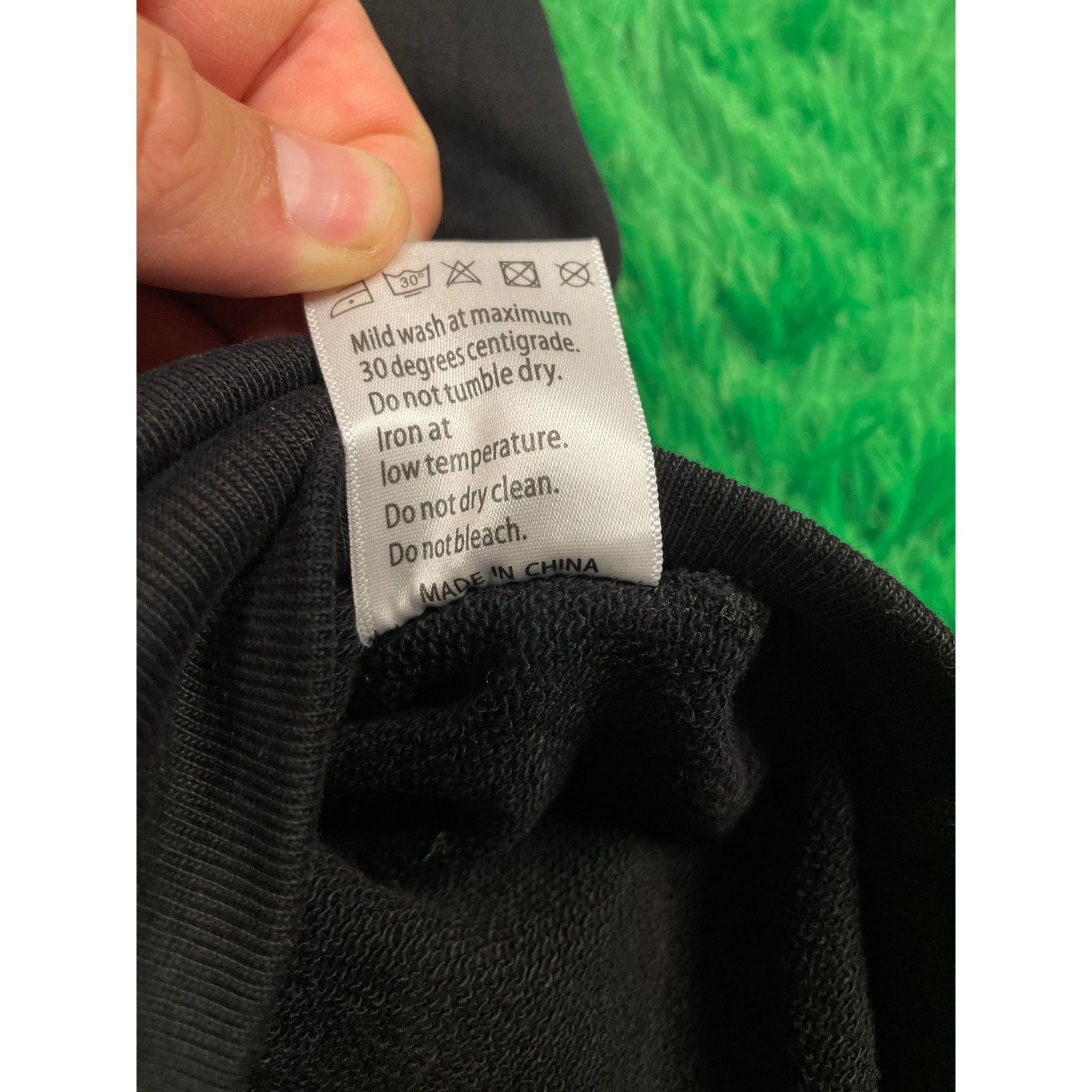 Who Decides War MRDR BRVDO Crewneck Black Medium Used Size US M / EU 48-50 / 2 - 5 Thumbnail