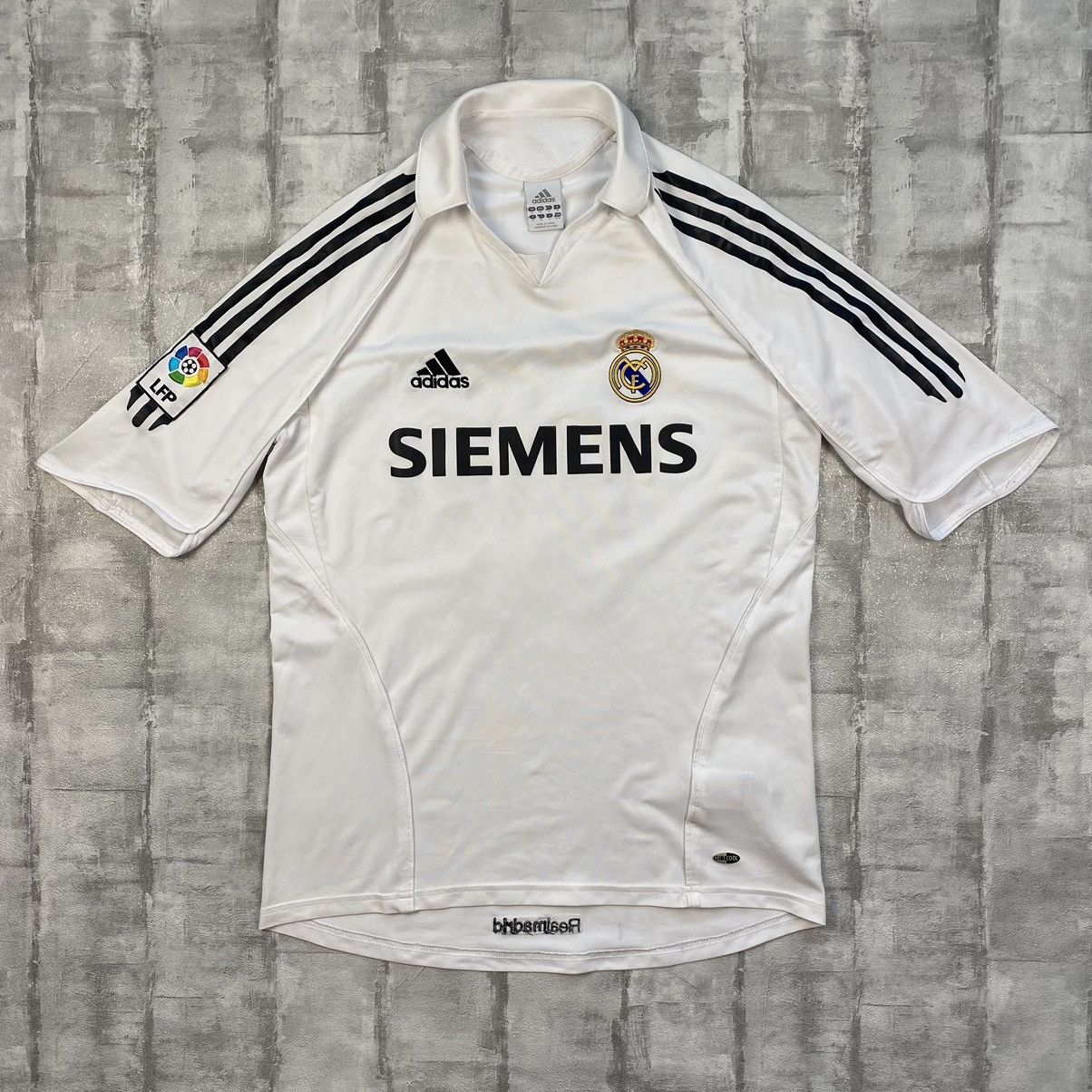 Vintage Real Madrid x Adidas “Robinho” Vintage 2005 Jersey Size US M / EU 48-50 / 2 - 1 Thumbnail