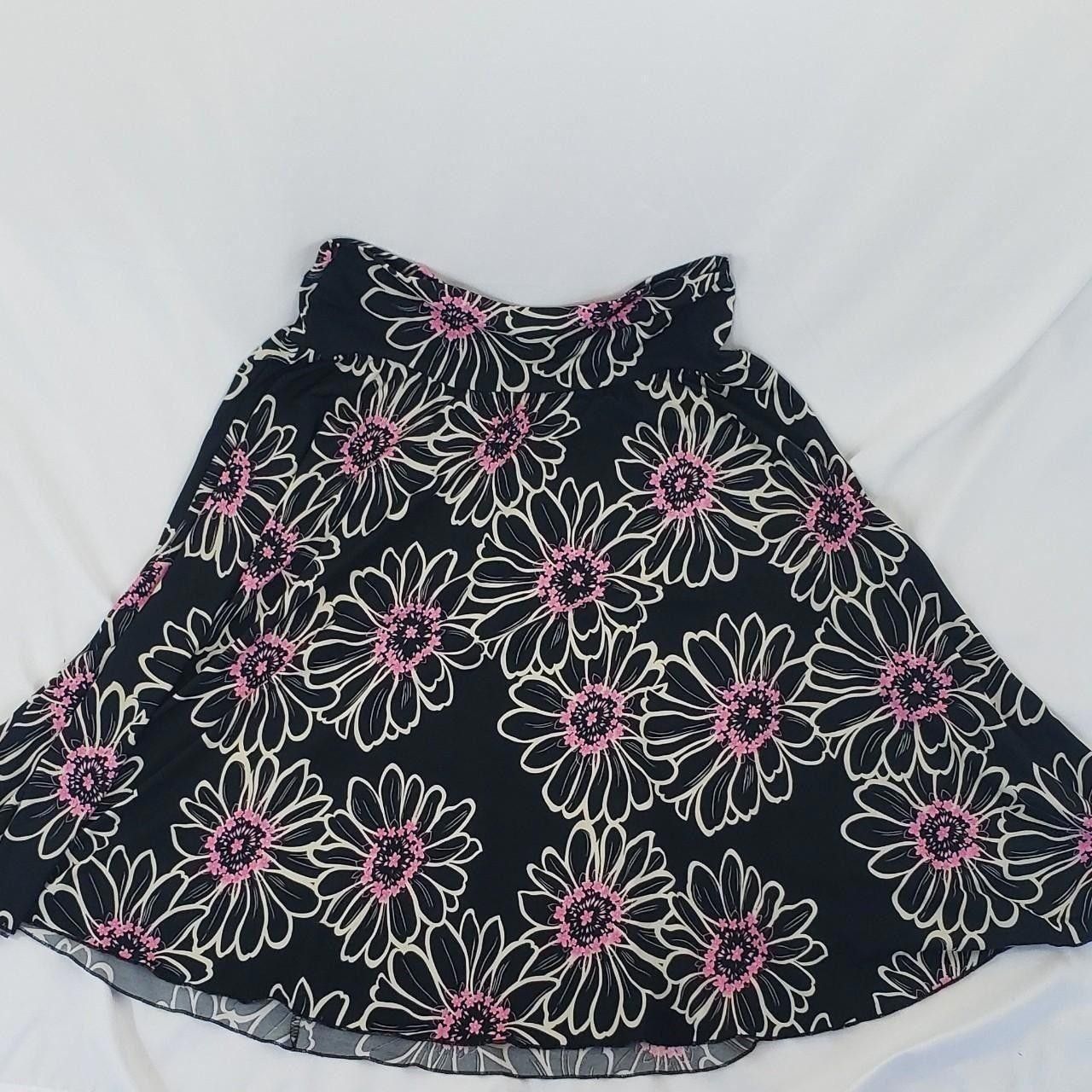 Designer LILY Large Black, White, and Hot Pink accent flowers Size 36" / US 14 / IT 50 - 3 Thumbnail