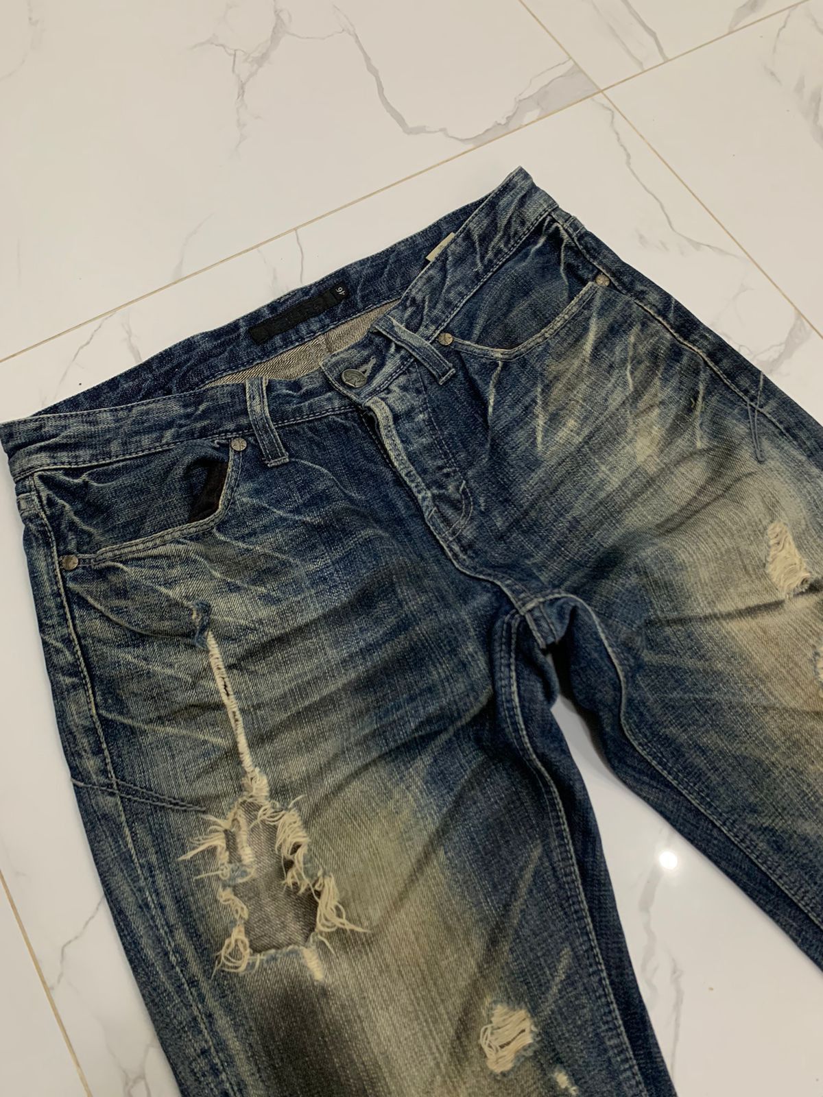 GOSTAR DE FUGA GOSTAR DE FUGA DISTRESSED FLARED JEANS Size US 31 - 10 Thumbnail