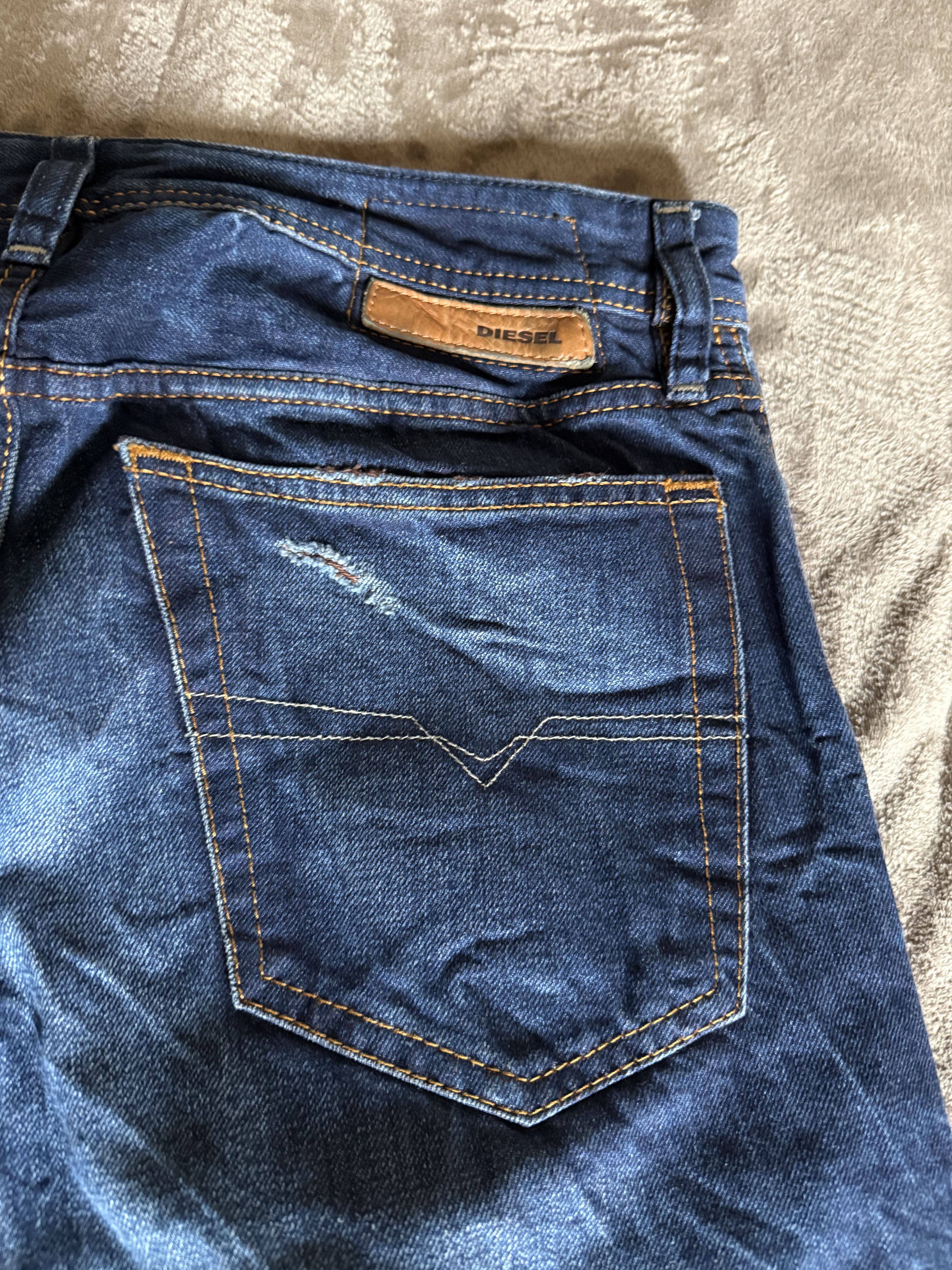 Diesel Black Gold Diesel Regular Slim Bootcut, RED Weft Size US 31 - 15 Thumbnail