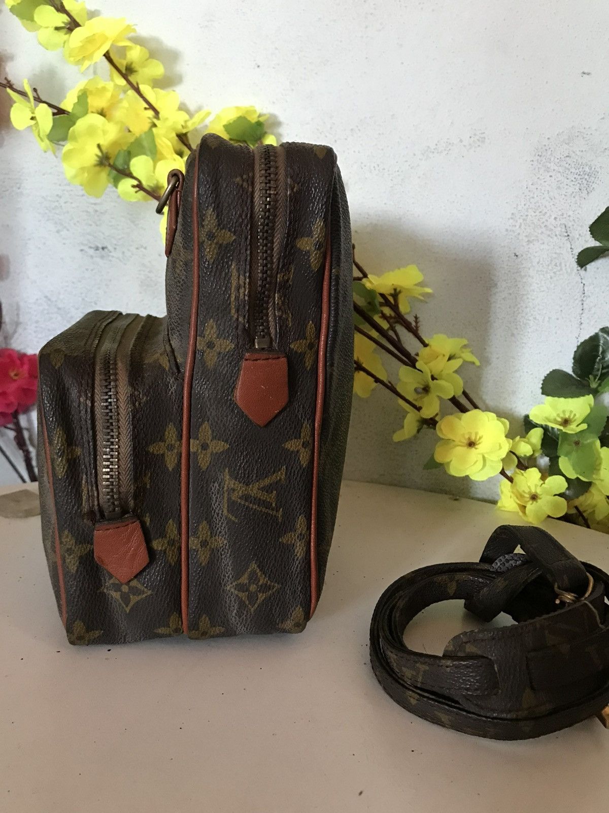 Louis Vuitton Amazon Crosbody Bag Vintage Louis Vuitton Size ONE SIZE - 7 Thumbnail