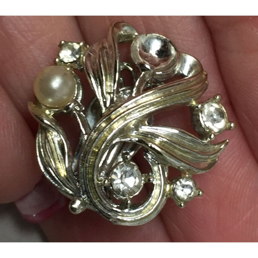 Other Women's Vintage LISNER Silver Tone Clip On Earrings Size ONE SIZE - 5 Thumbnail