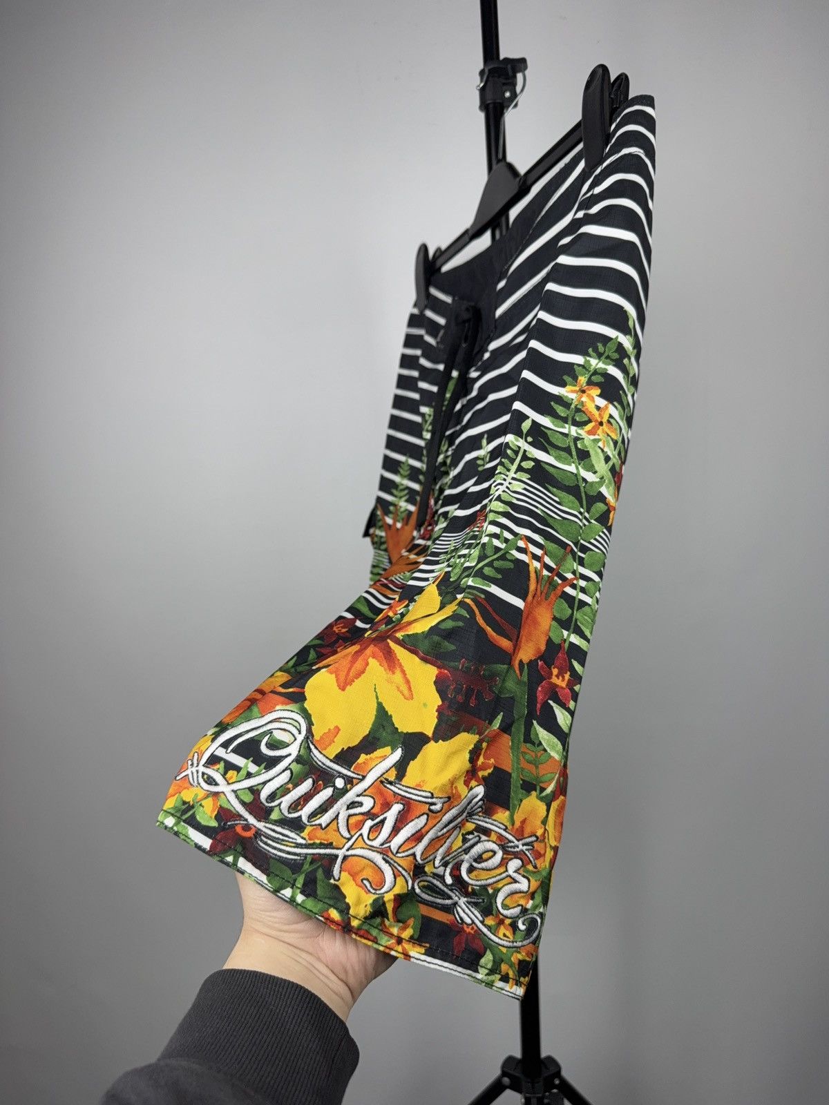 Quiksilver 00s Quiksilver Tropical Floral Surf Board Shorts Size 34 Size US 34 / EU 50 - 2 Thumbnail