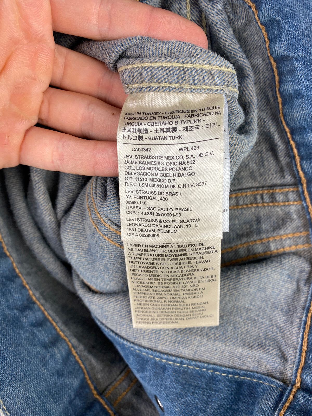 Levi's Levis Washed Denim Long Sleeve Trucker Jacket Size US M / EU 48-50 / 2 - 15 Thumbnail