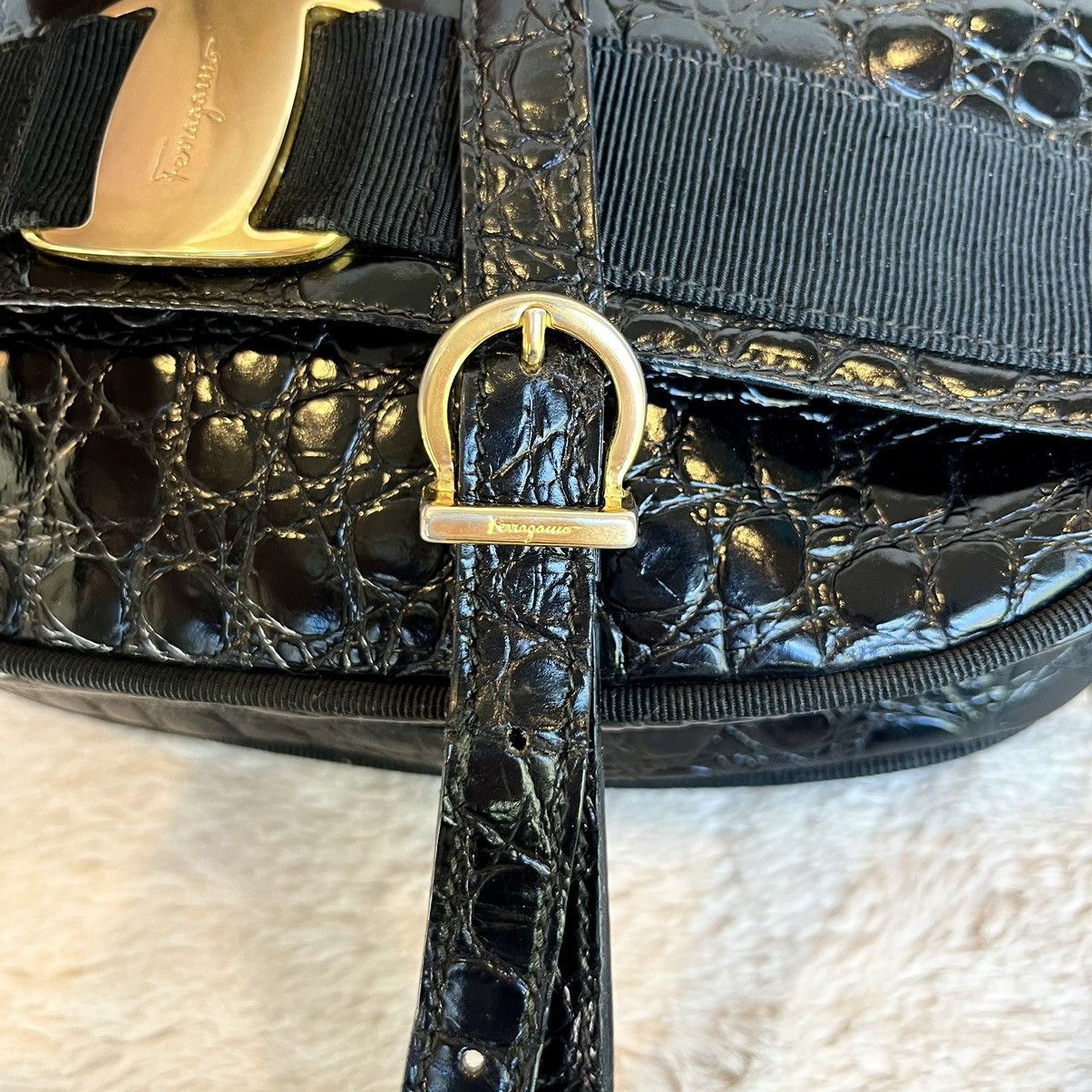 Salvatore Ferragamo Ferragamo Vala Black Croco Embossed Crossbody Bag Size ONE SIZE - 11 Thumbnail