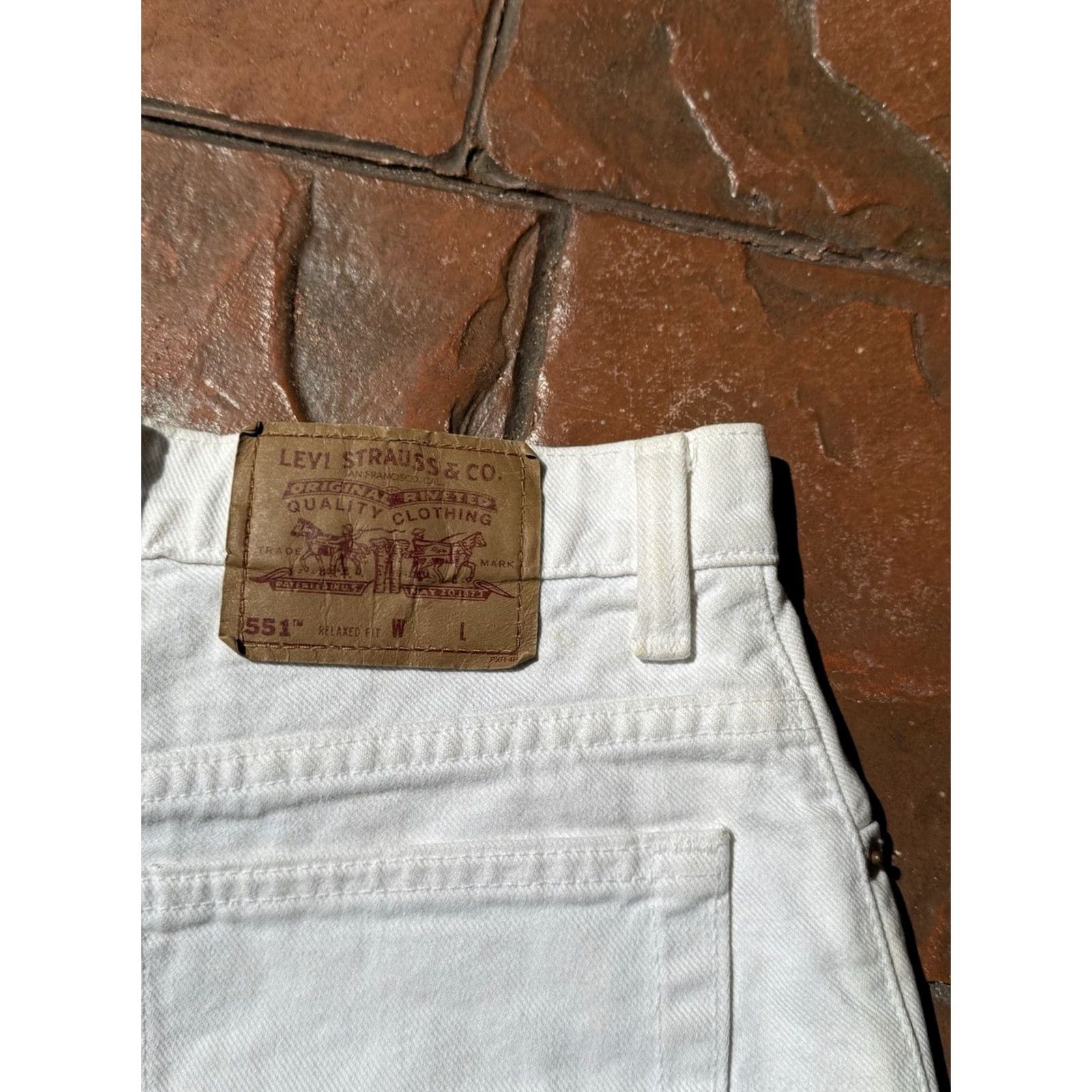 Levi's VINTAGE Levi's 551 Relaxed Fit Denim Shorts Woman 10 USA White 90s Retro Festival Beach School Womens Size 32" / US 10 / IT 46 - 4 Thumbnail