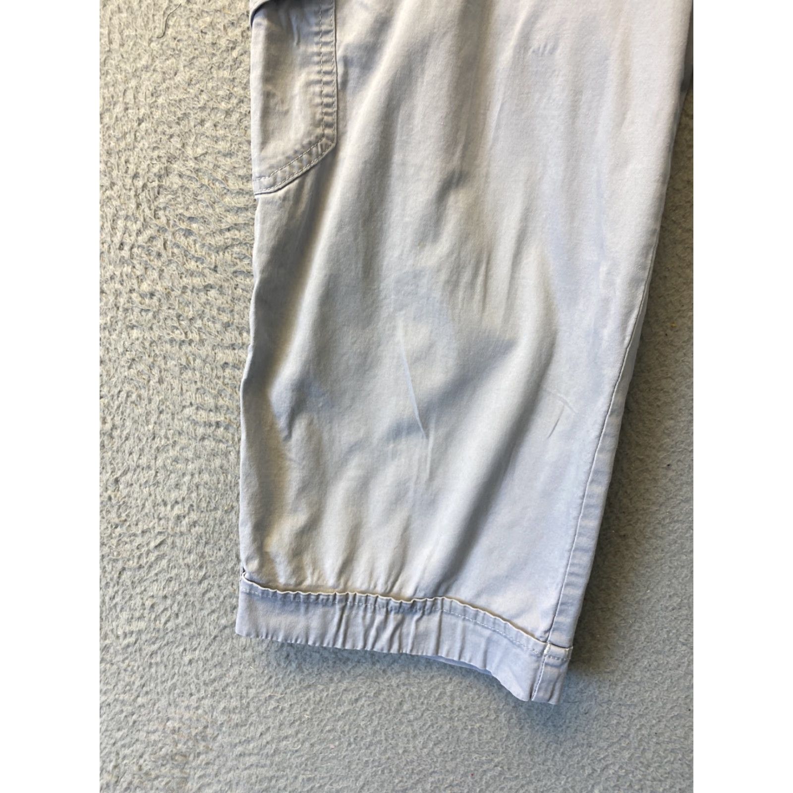Gloria Vanderbilt Gloria Vanderbilt Cropped Cargo Pants Women’s Size 12 Gray Casual Classic Size 34" / US 12 / IT 48 - 5 Thumbnail