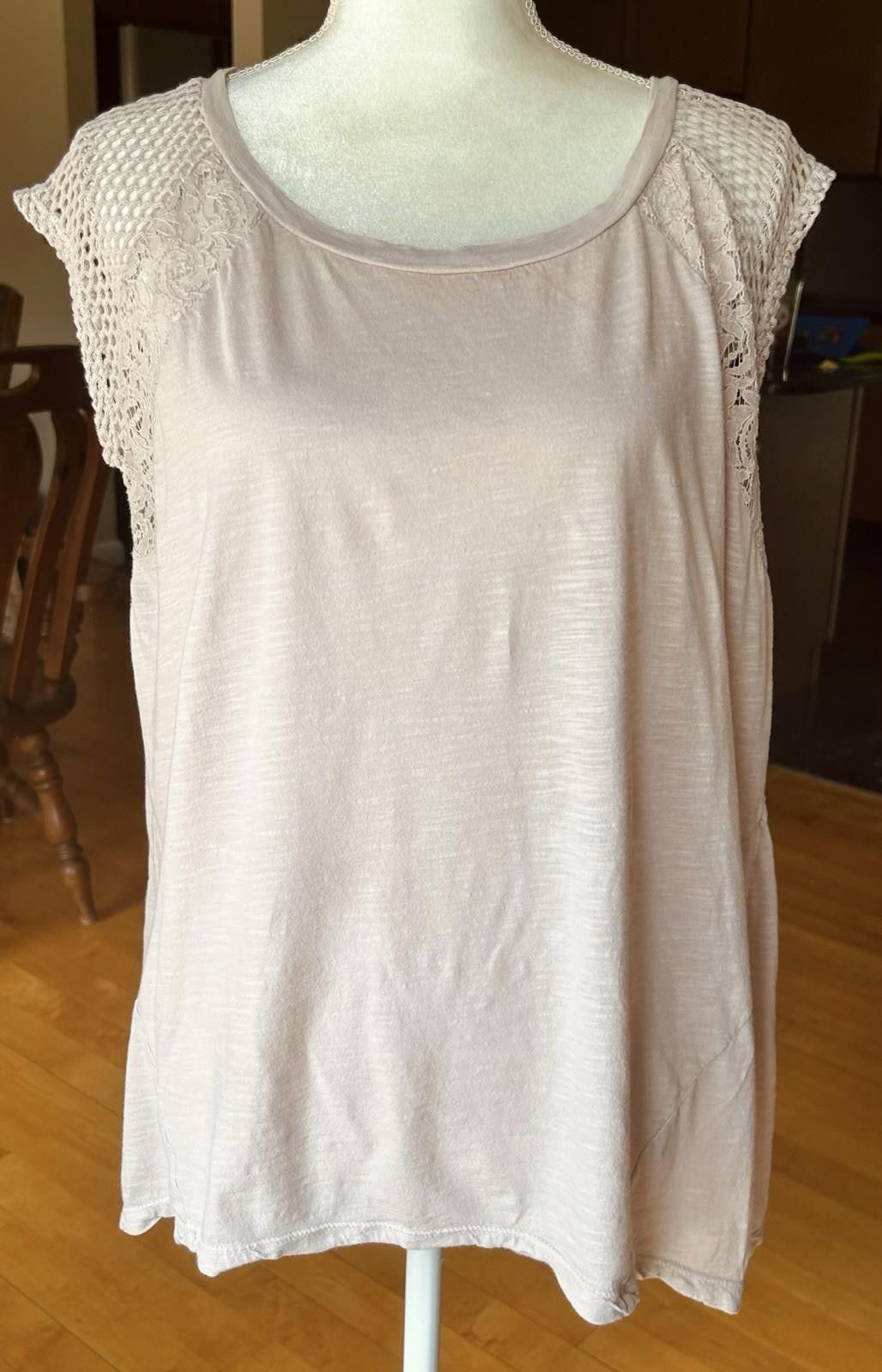 DKNY DKNY Women’s Lace Knit Crochet Lg Soft Lightweight Size L / US 10 / IT 46 - 1 Thumbnail