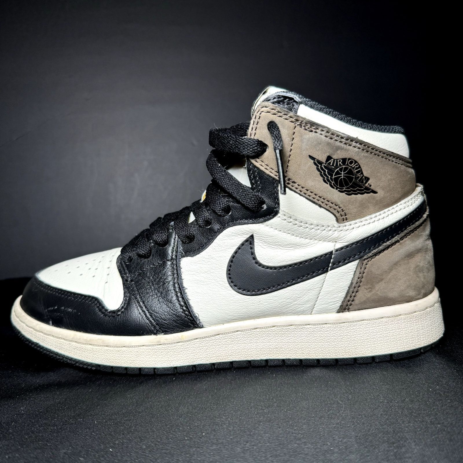 Jordan Brand × Nike Nike Air Jordan 1 Retro High OG GS Dark Mocha - Size 6 Size US 6 / EU 39 - 1 Thumbnail