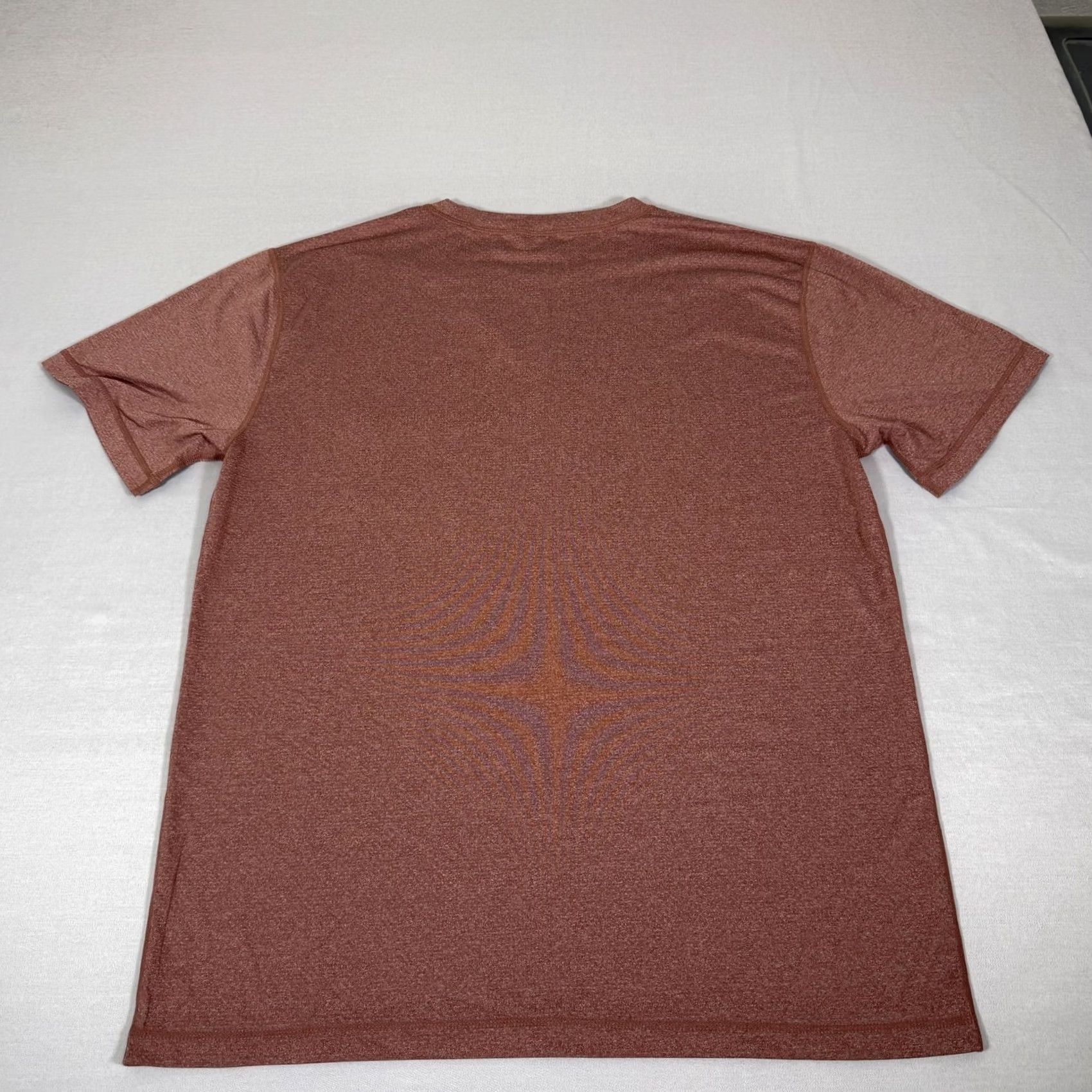 Vuori Vuori Shirt Mens XL Red Tradewind Performance Pocket Lightweight Gym Work Out Size US XL / EU 56 / 4 - 6 Thumbnail